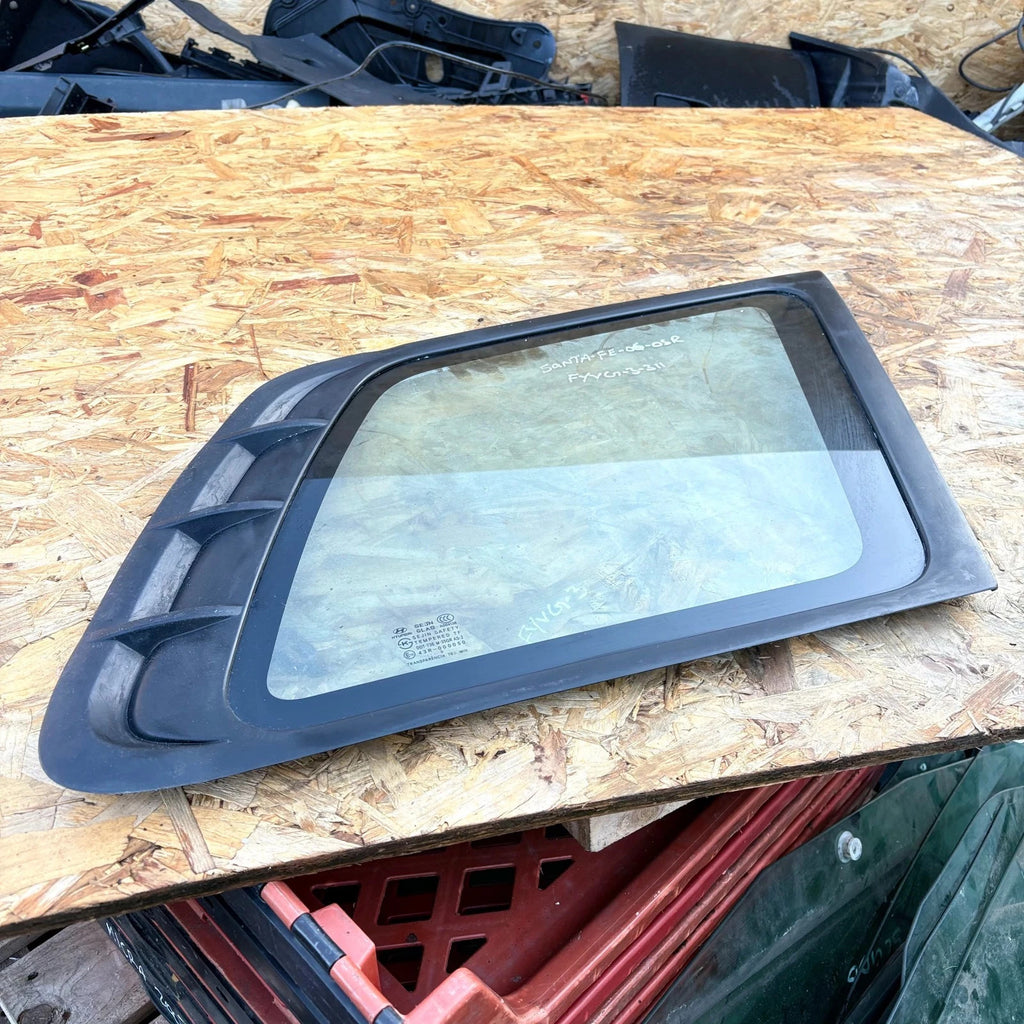 HYUNDAI SANTA FE QUARTER WINDOW GLASS REAR RIGHT SIDE MK2 2005 - 2012