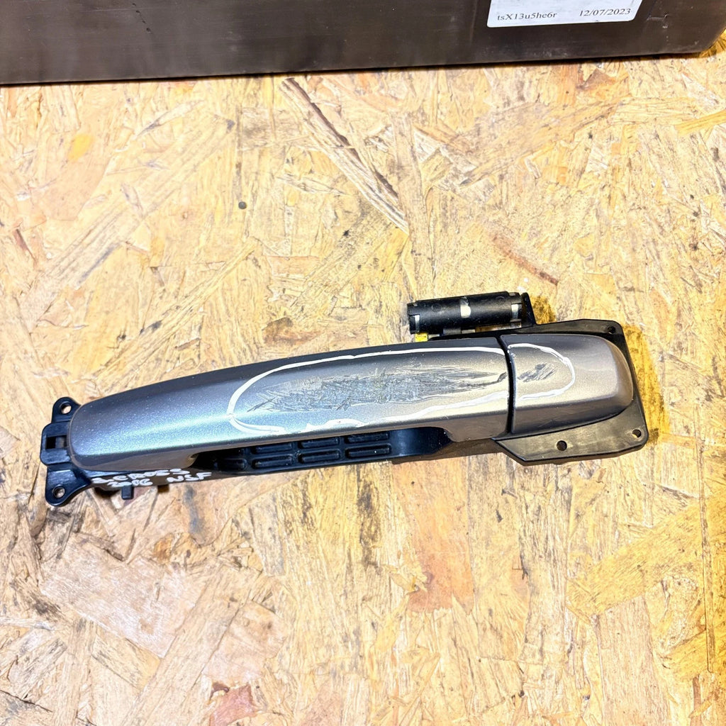 SUZUKI SX4 S-CROSS / S-CROSS 2016-2021 N/S FRONT OUTER DOOR HANDLE SILVER