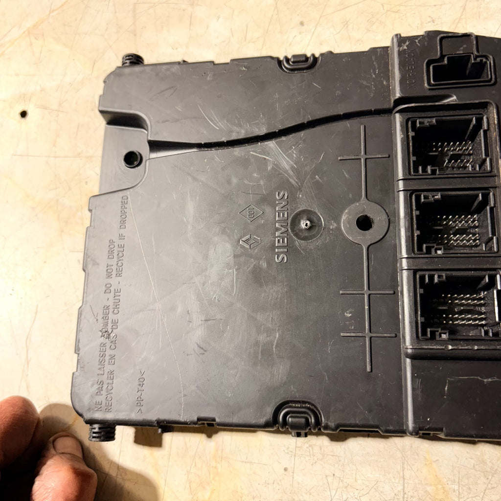 Renault Scenic II 01-05 2.0 F4R 770 771 UCH BCM Body Control Module 8200351184