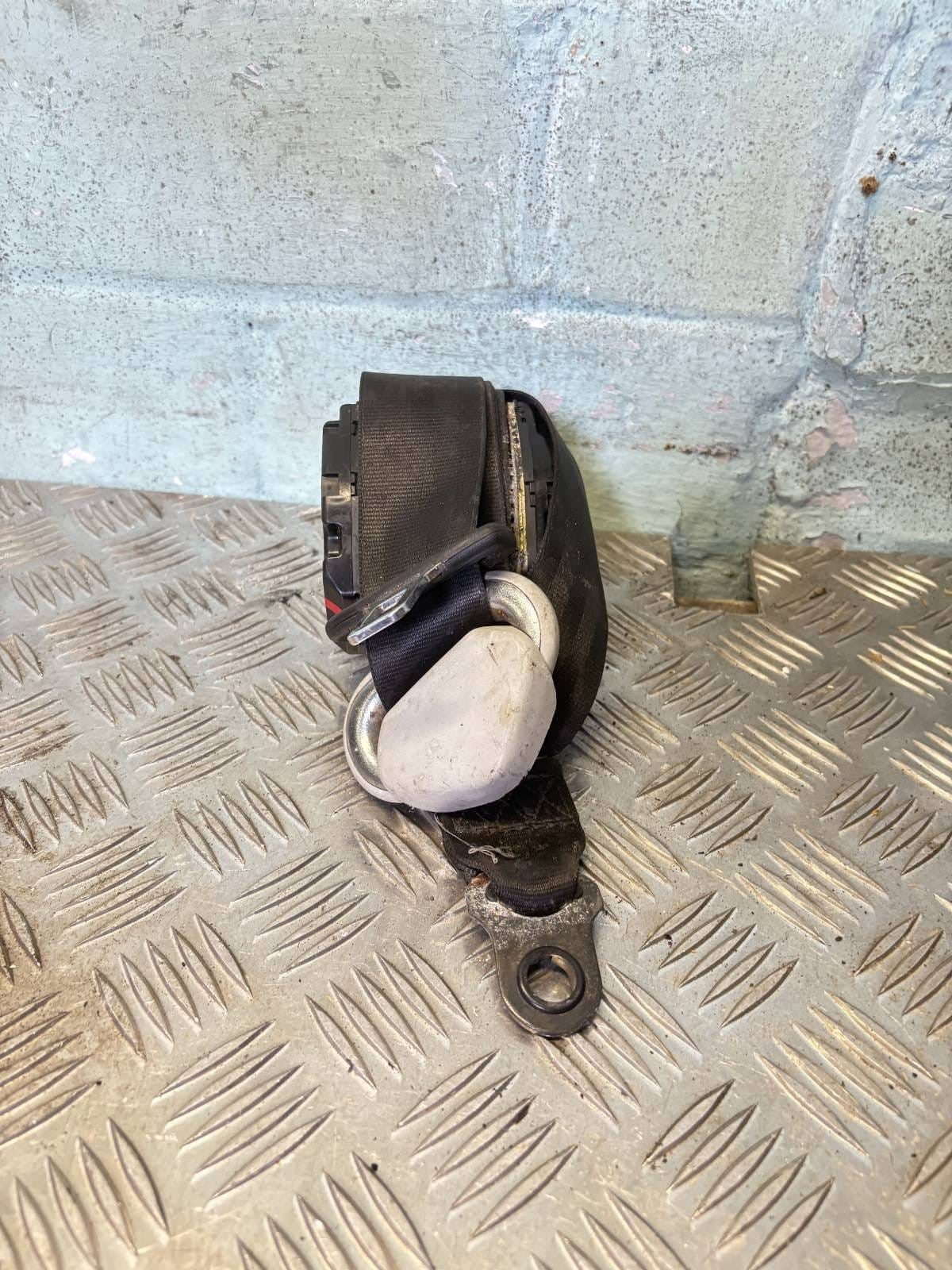 7m3857811 1m2160045aayyds Seat belt-VOLKSWAGEN