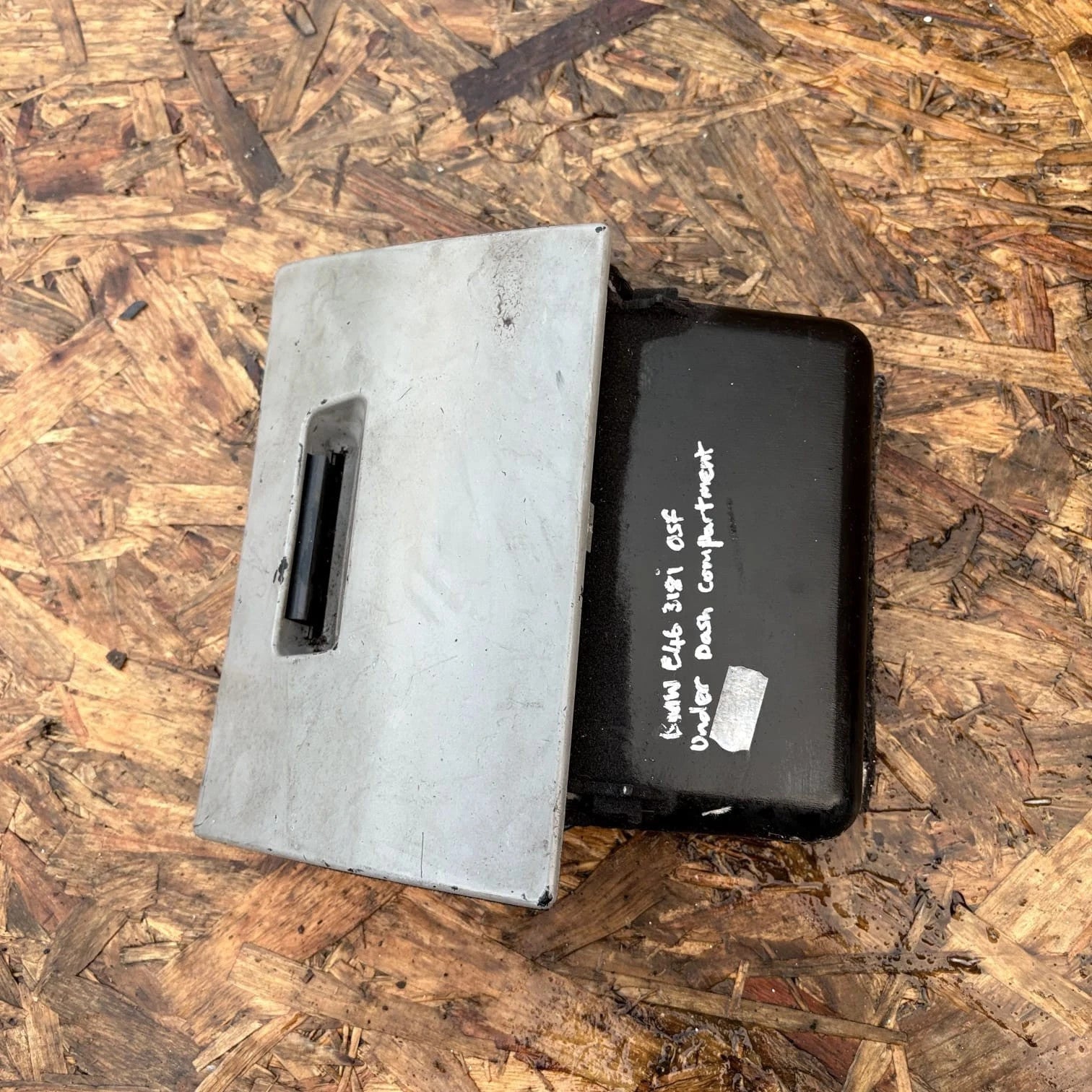 BMW 3 Series E46 Glove Box Glovebox Driver Front 51458223192