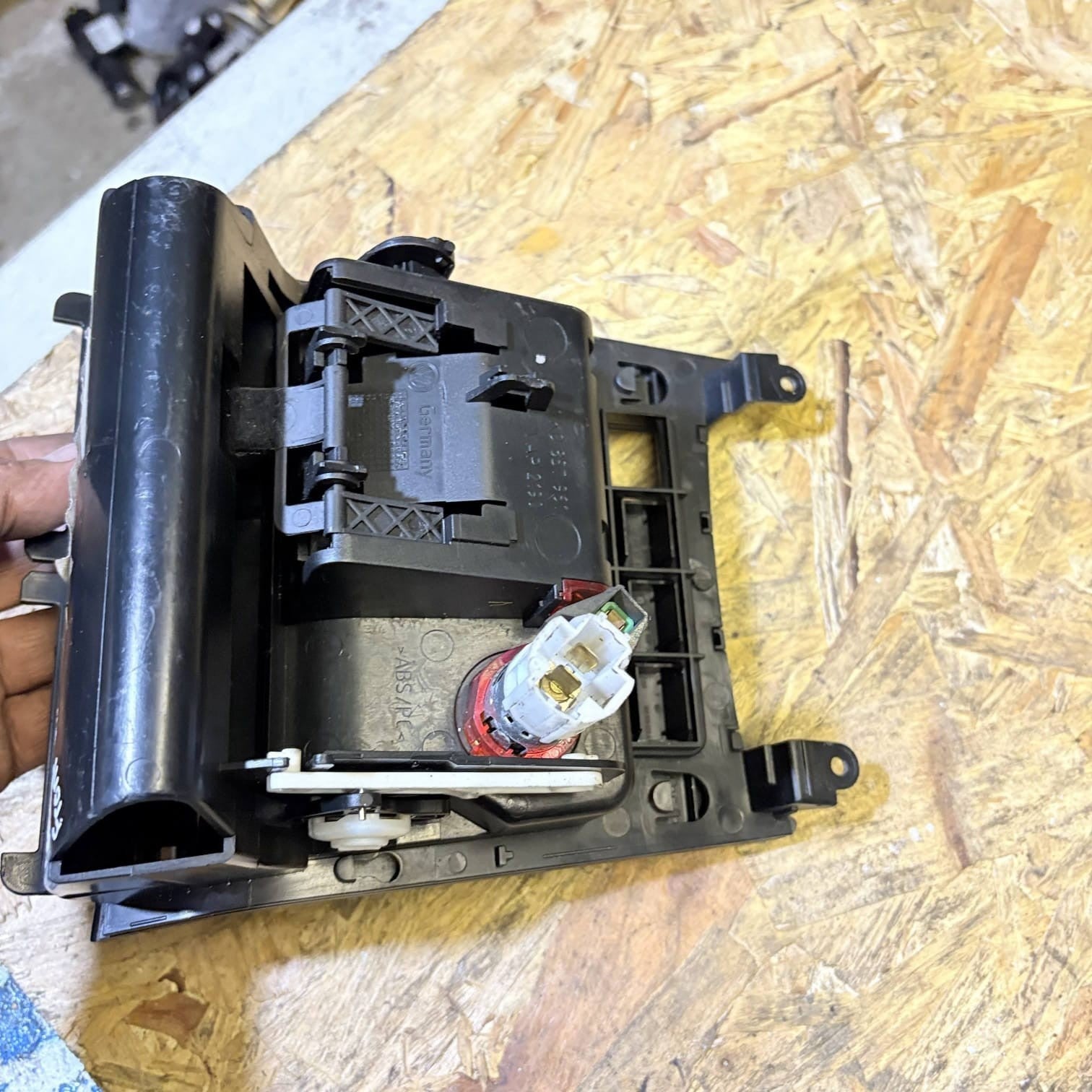 VW Golf MK5 2004-2009 Front Centre Ashtray 1K0863475D