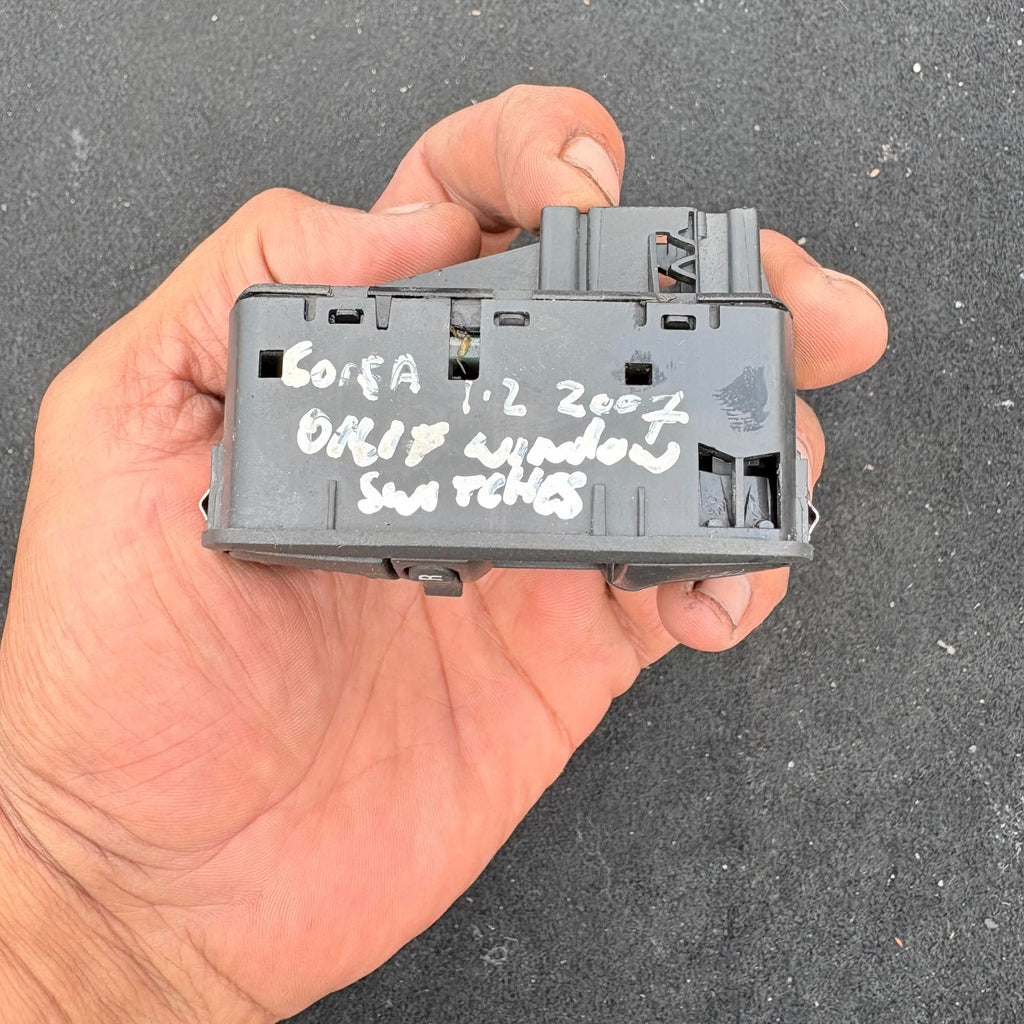 VAUXHALL CORSA D 06-14 DRIVERS FRONT ELECTRIC WINDOW SWITCH 13 258 521 AA