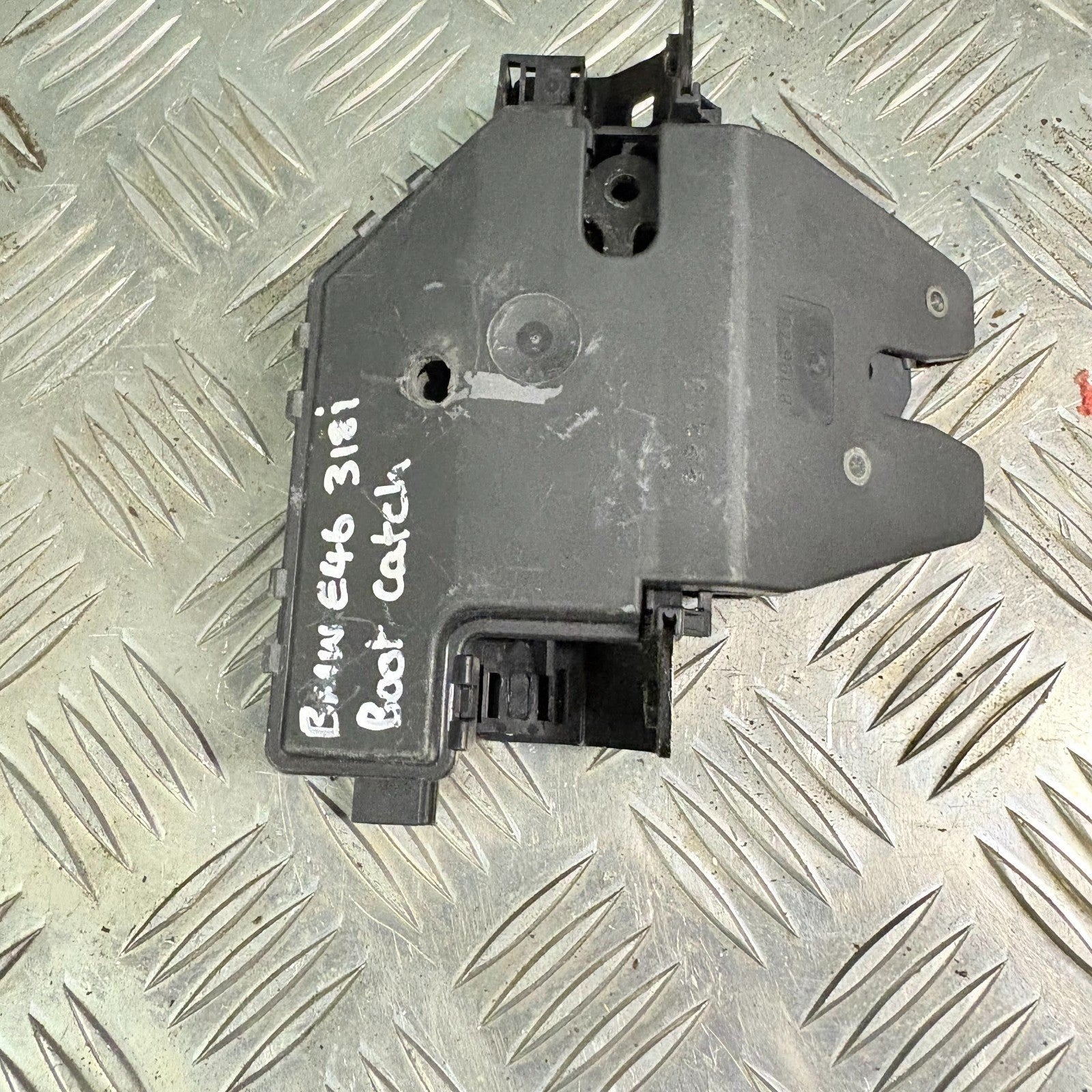 BMW E46 318i Rear Boot Lid Catch Lock Latch Mechanism 3 Series 1997-2006