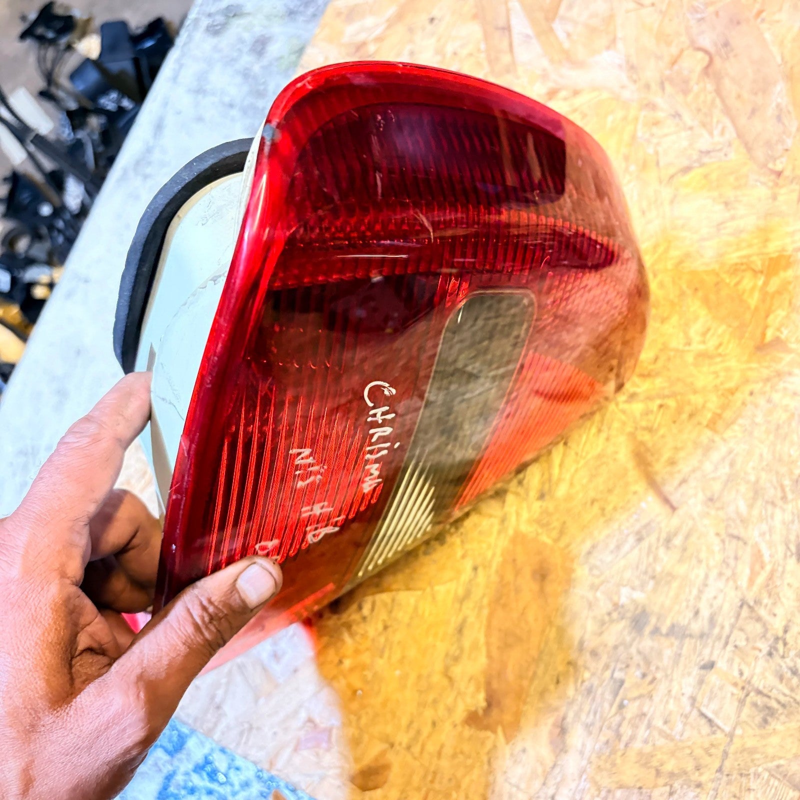 MITSUBISHI CARISMA MK1 95-04 REAR LEFT OUTER TAIL LIGHT PASSENGER LAMP 151085