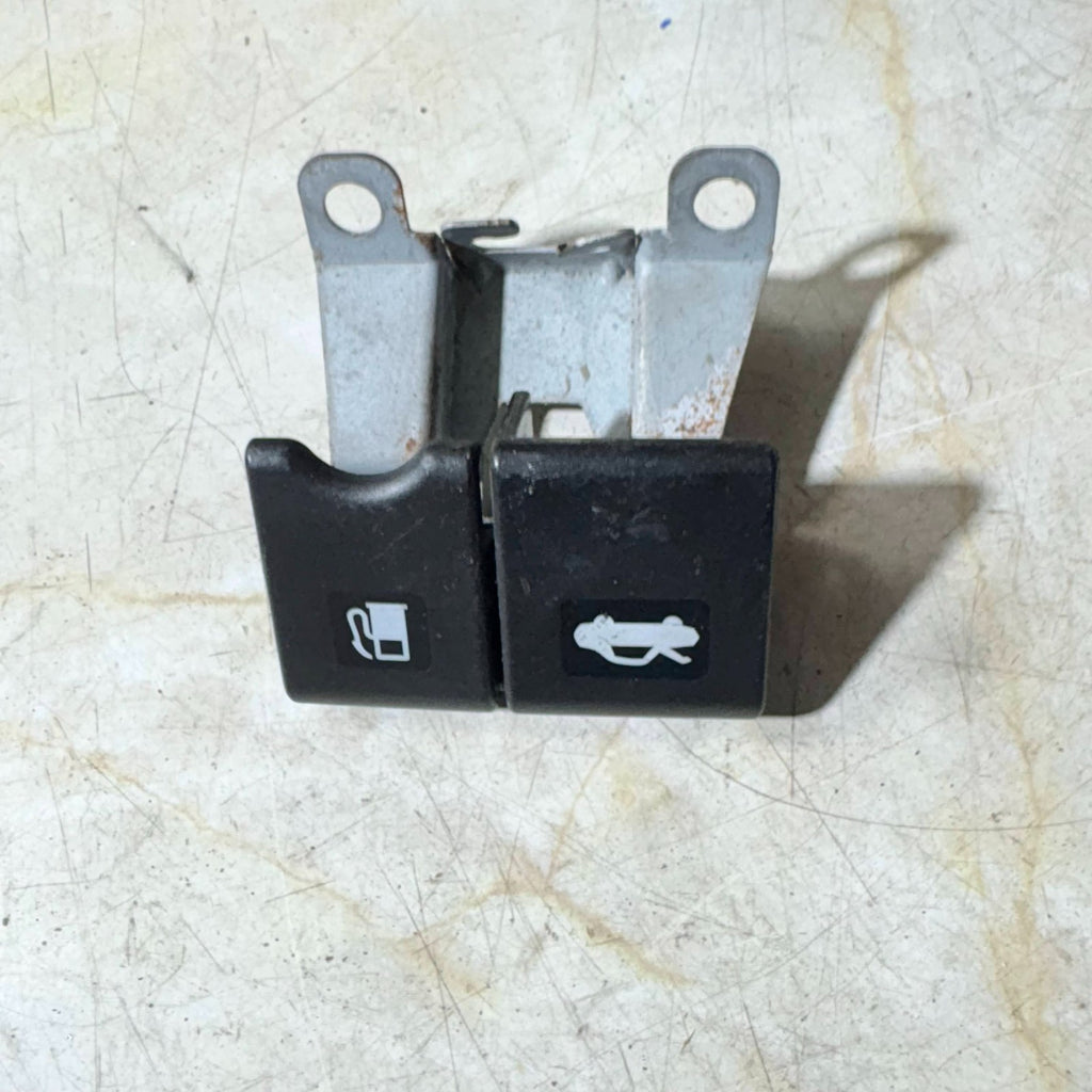 Nissan Cube Bonnet & Fuel Flap Release Switch Button