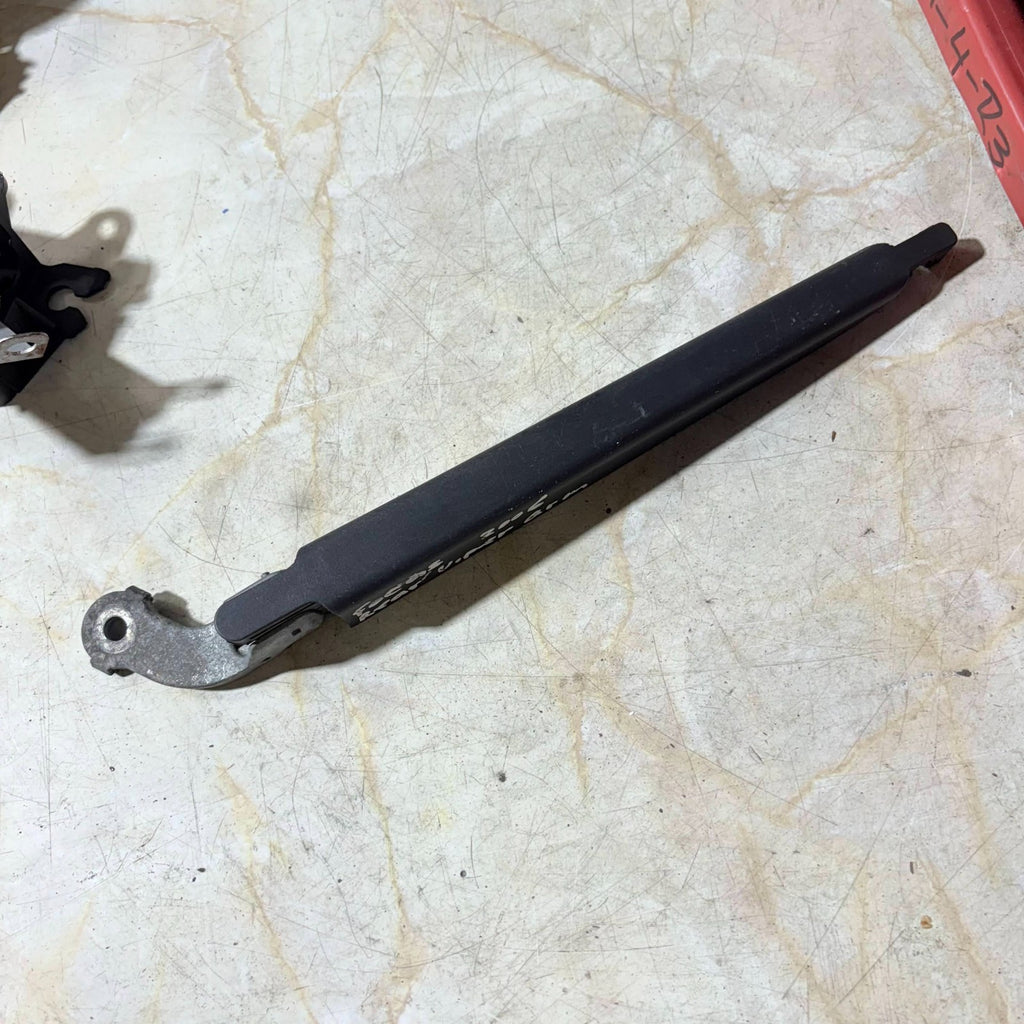 FORD FOCUS Wiper Arm Rear 2005-2011