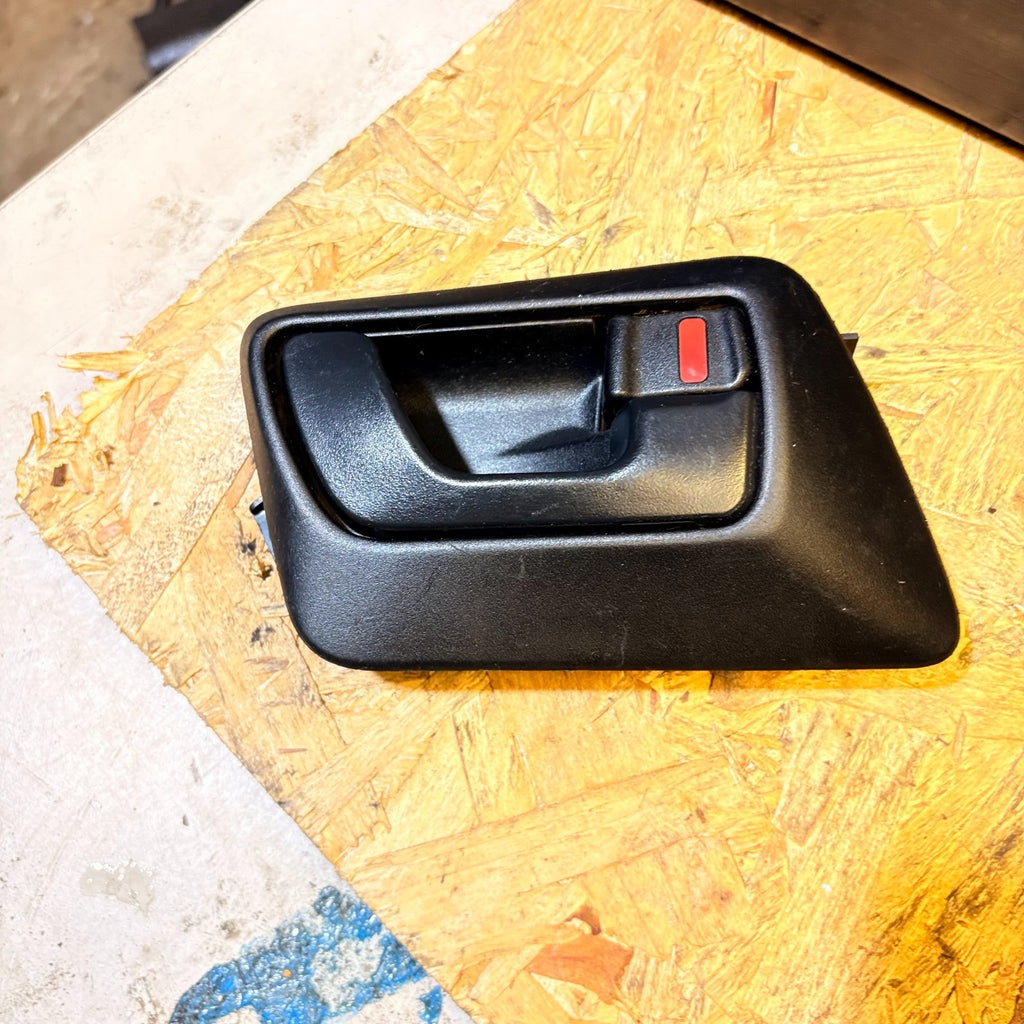 Inside Door Handle Right Rear for Mitsubishi SHOGUN 2004