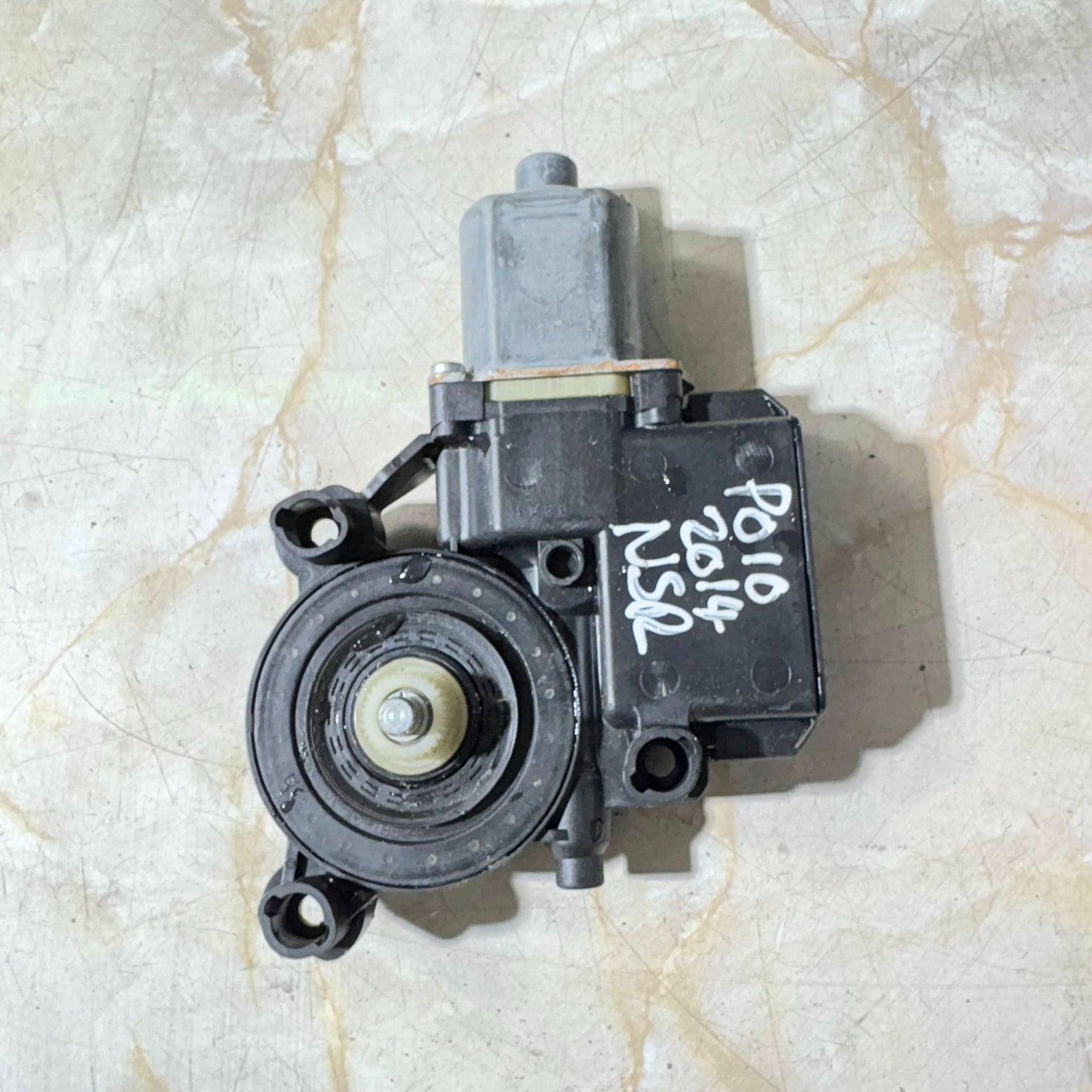 VOLKSWAGEN POLO 6R 09-17 REAR LH PASSENGER WINDOW MOTOR 0130822532