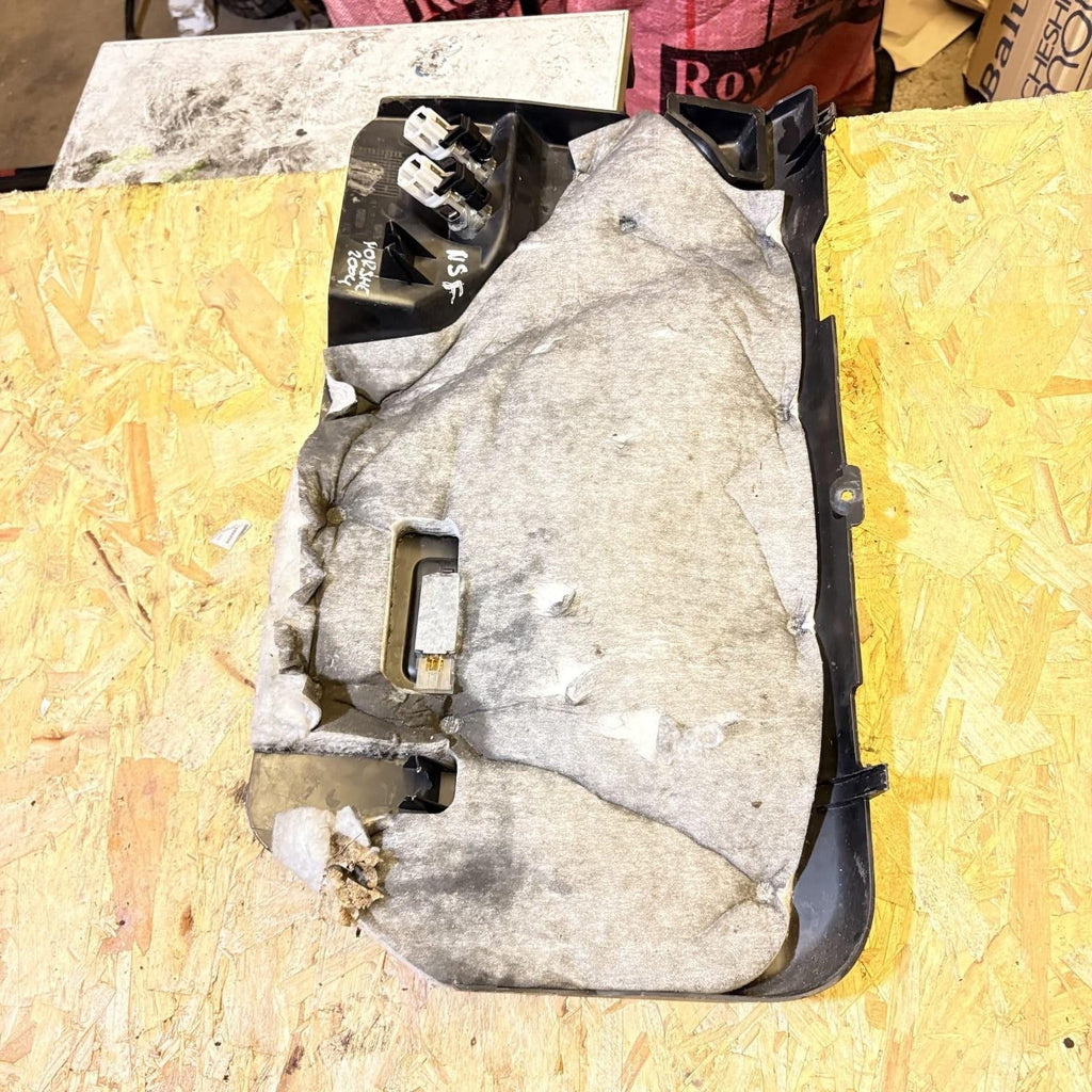 PORSCHE CAYENNE PASSENGER FRONT  SIDE UNDER DASH PANEL 7L5815173A 2004