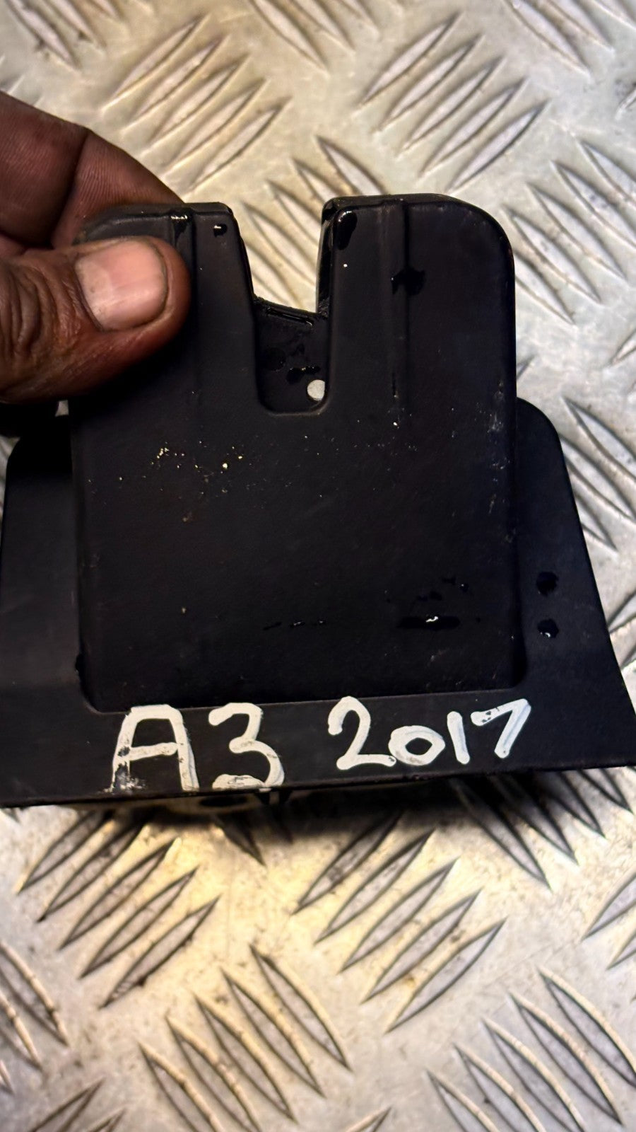 Audi A3 8V 2013-2020 Tailgate Boot Trunk Lock Latch Catch Rear 8R0827505A
