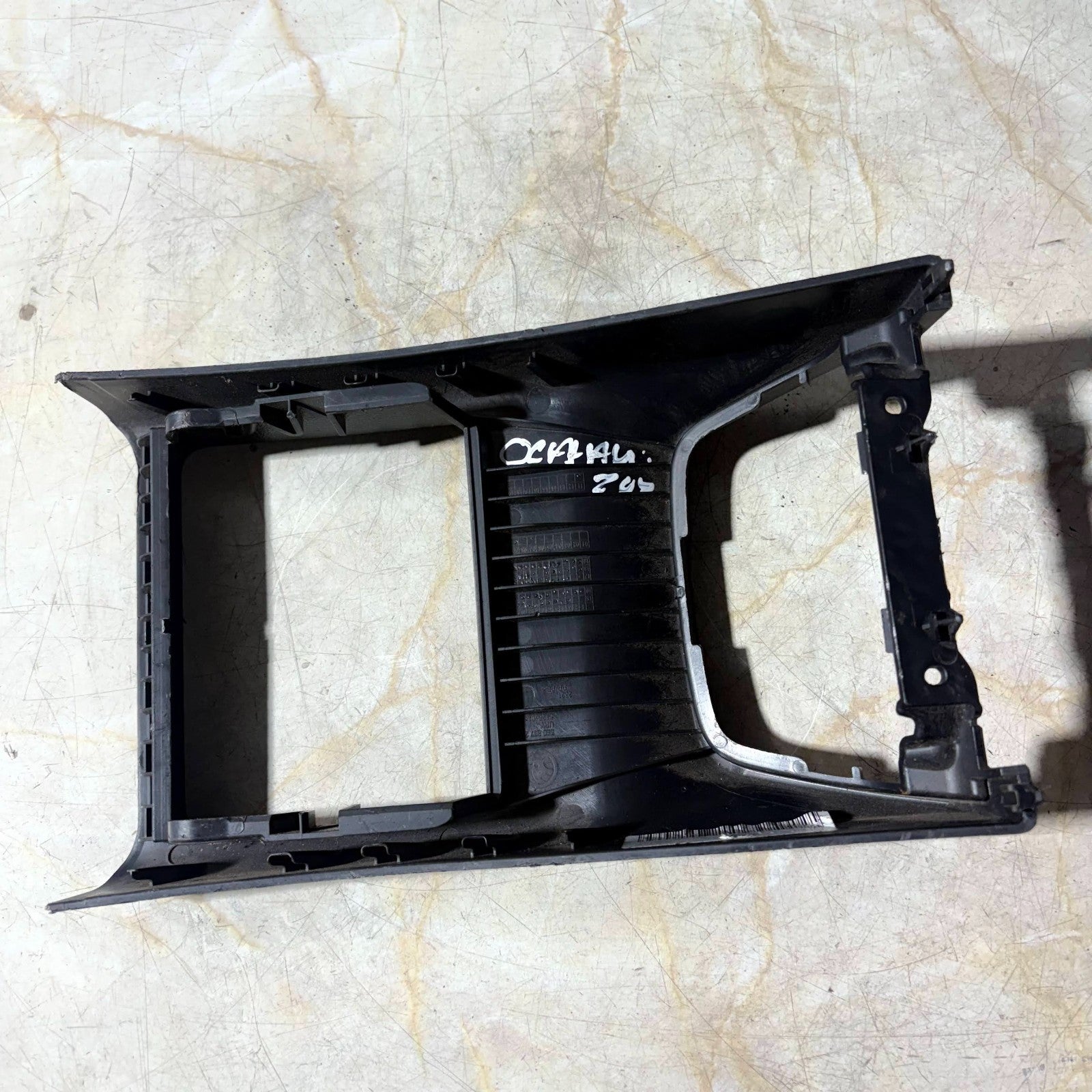 SKODA OCTAVIA MK3 VRS 2013-2017 REAR CENTRE CONSOLE TRIM COVER PANEL 5E0857289