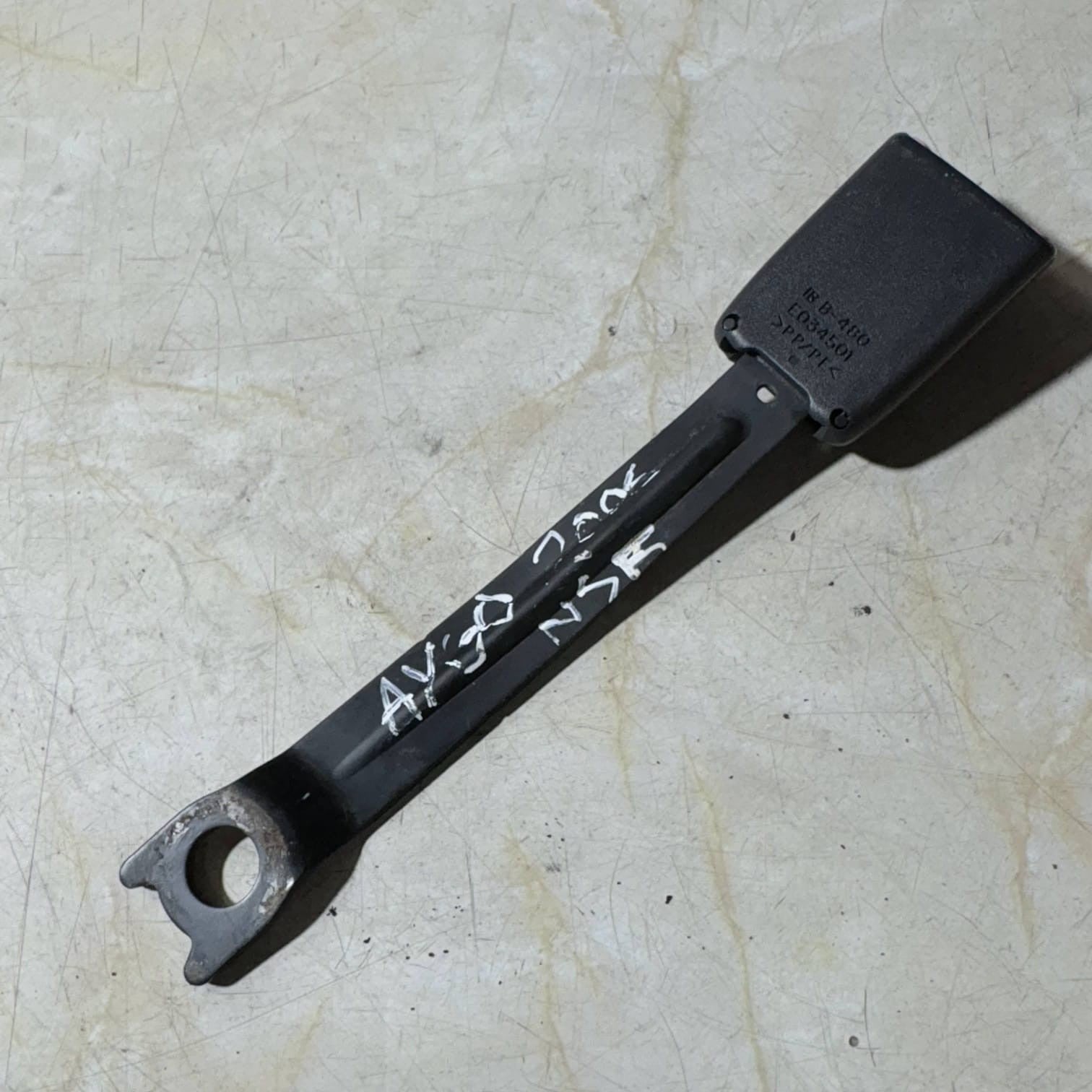 2005 PEUGEOT 107 FRONT SEAT BELT STALK RH NSF 3 DOOR HATCHBACK E034501