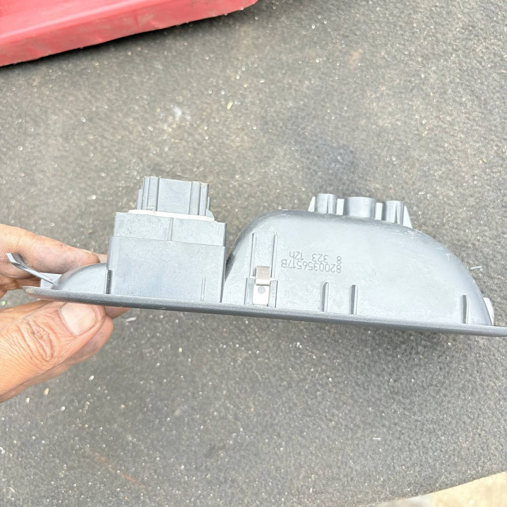 Renault Twingo Mk2 Pre-Face Passenger Front Window Switch 8200356517B