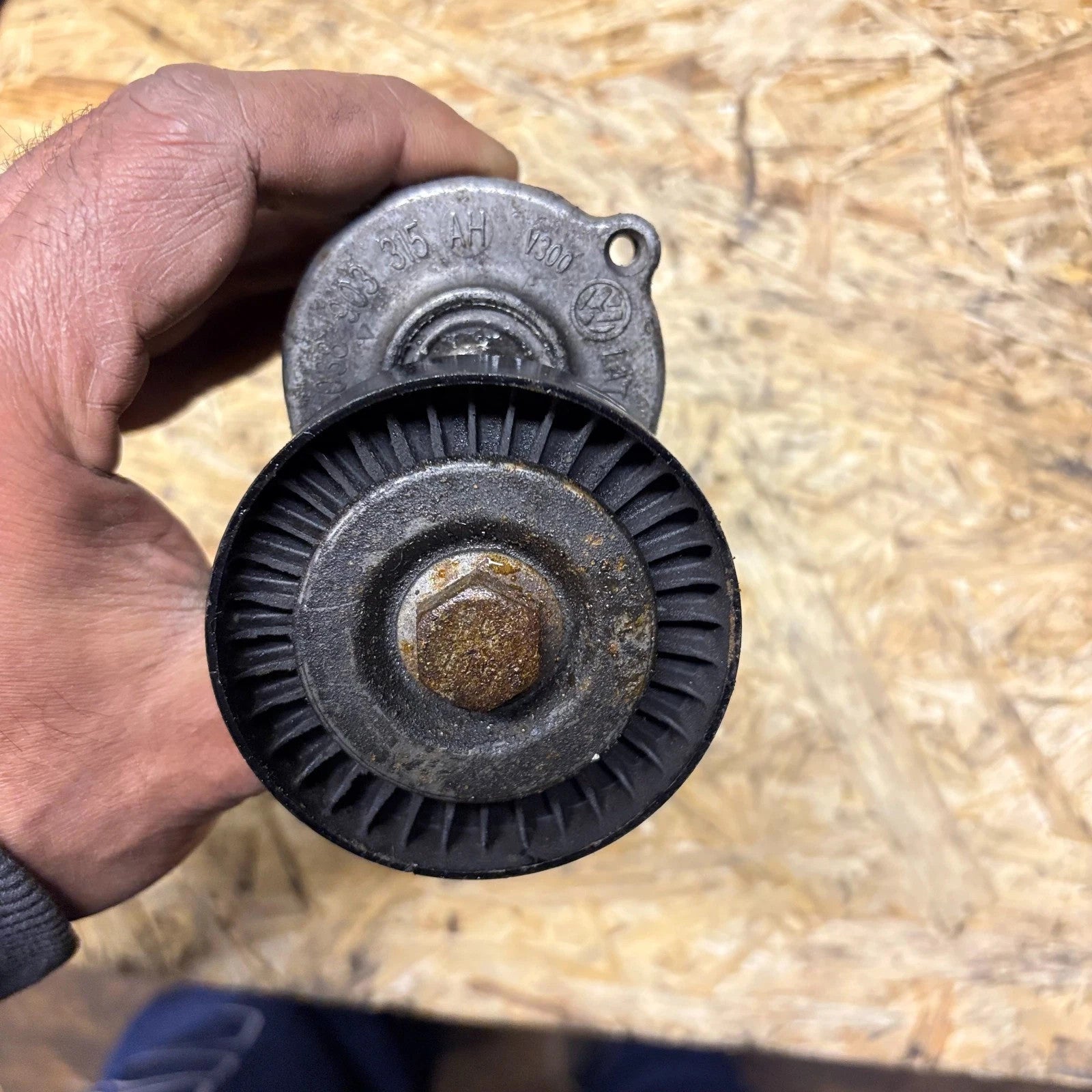 VOLKSWAGEN GOLF 2008-2012 BELT TENSIONER PULLEY 038903315AH