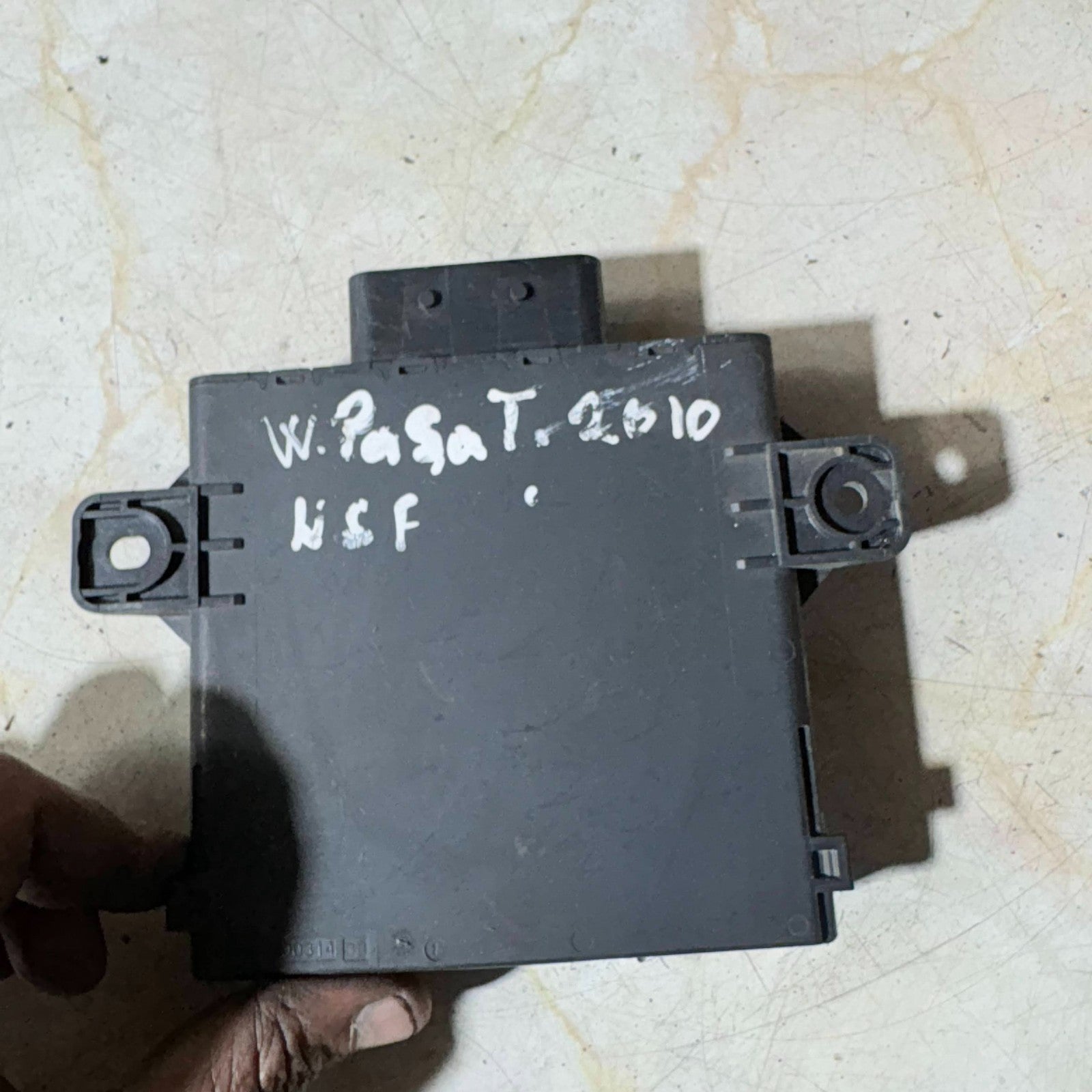 VW PASSAT (2010) LEFT FRONT VOLTAGE STABILIZER CONTROL MODULE 8K0959663A
