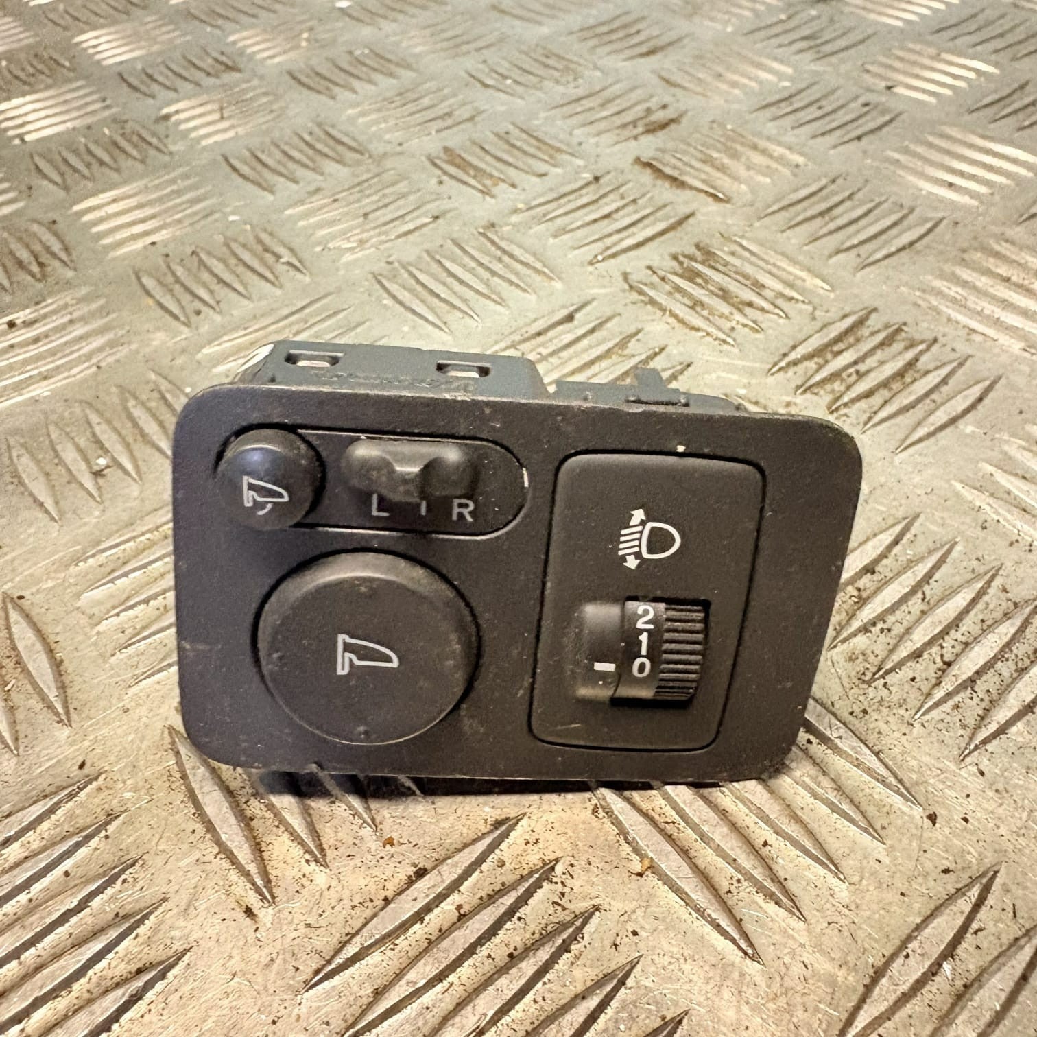 Honda CR-V Wing Mirror Control Switch Button M3312 AMD80456