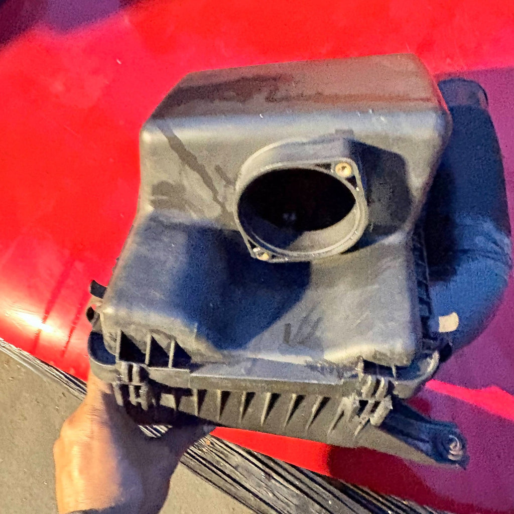 KIA SORENTO MK1 2003 AIR FILTER BOX HOUSING 28110-3E200