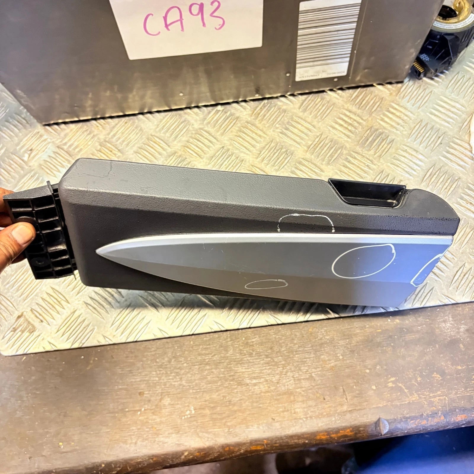 Chrysler Crossfire 04-08 Console Armrest Lid Cover Black Silver YB22XDVAA