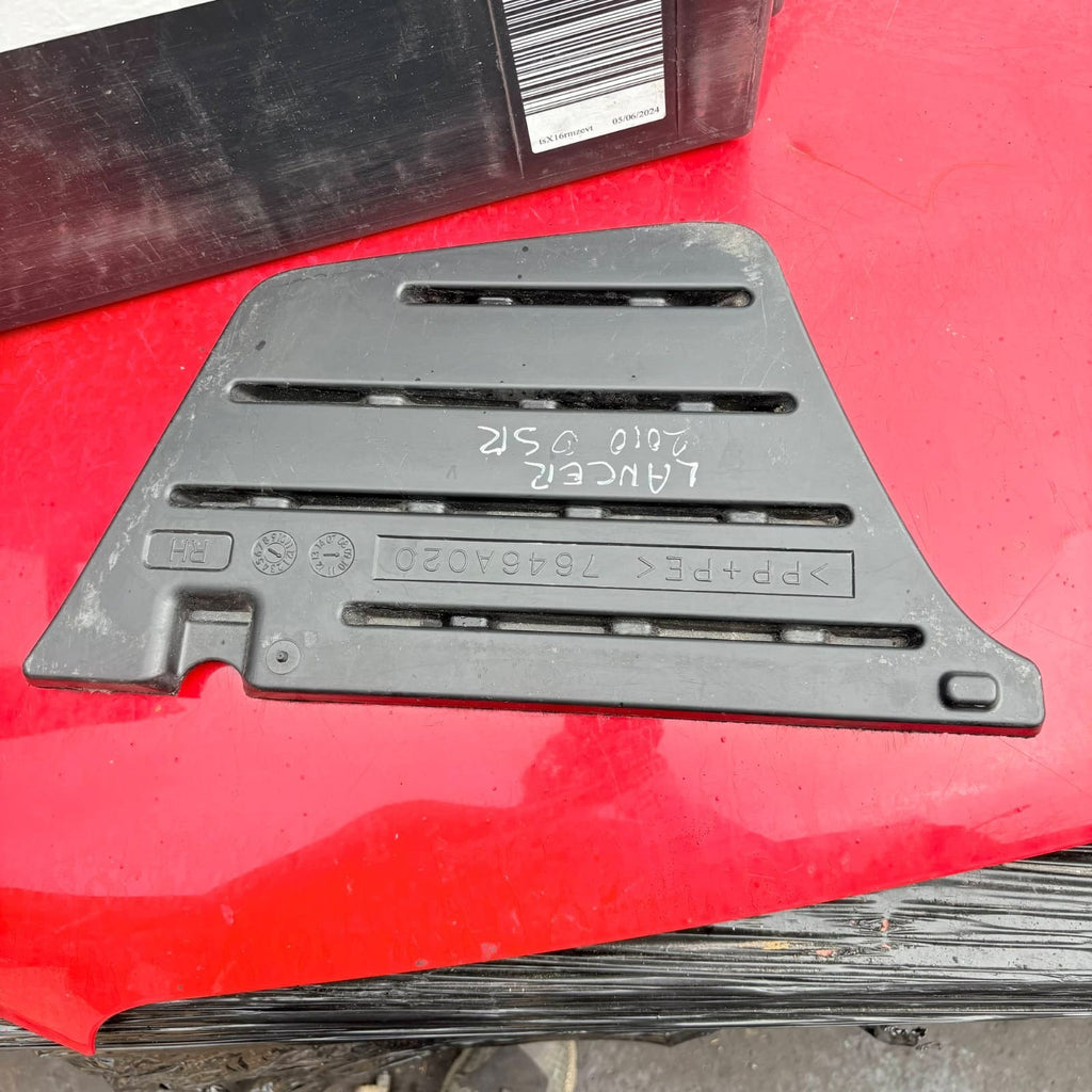 Mitsubishi Lancer Estate GS2 Rear Tailgate Drivers Side Storage Lid7646A020-2010
