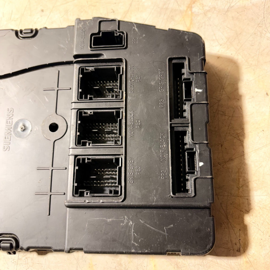 Renault Scenic II 01-05 2.0 F4R 770 771 UCH BCM Body Control Module 8200351184
