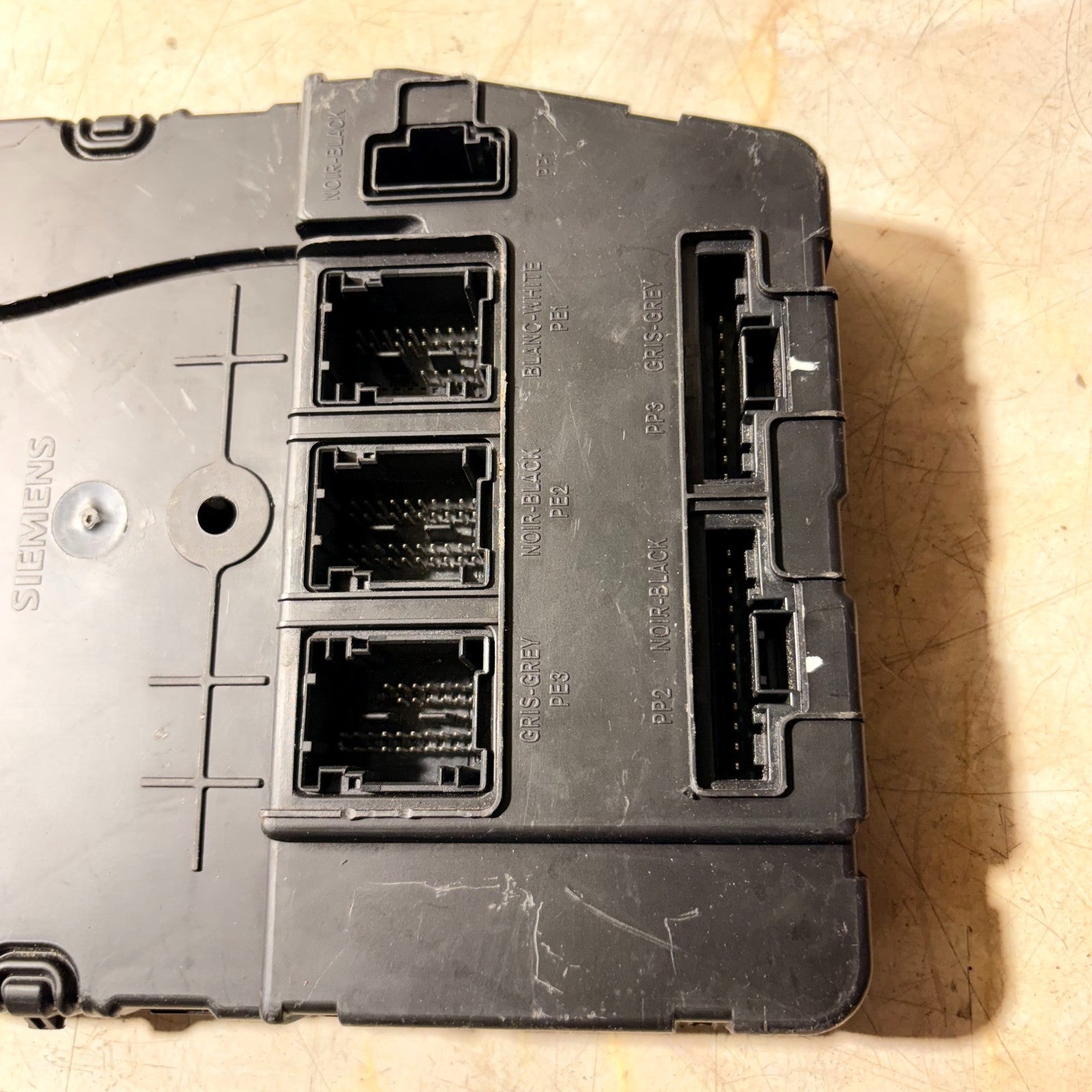 Renault Scenic II 01-05 2.0 F4R 770 771 UCH BCM Body Control Module 8200351184