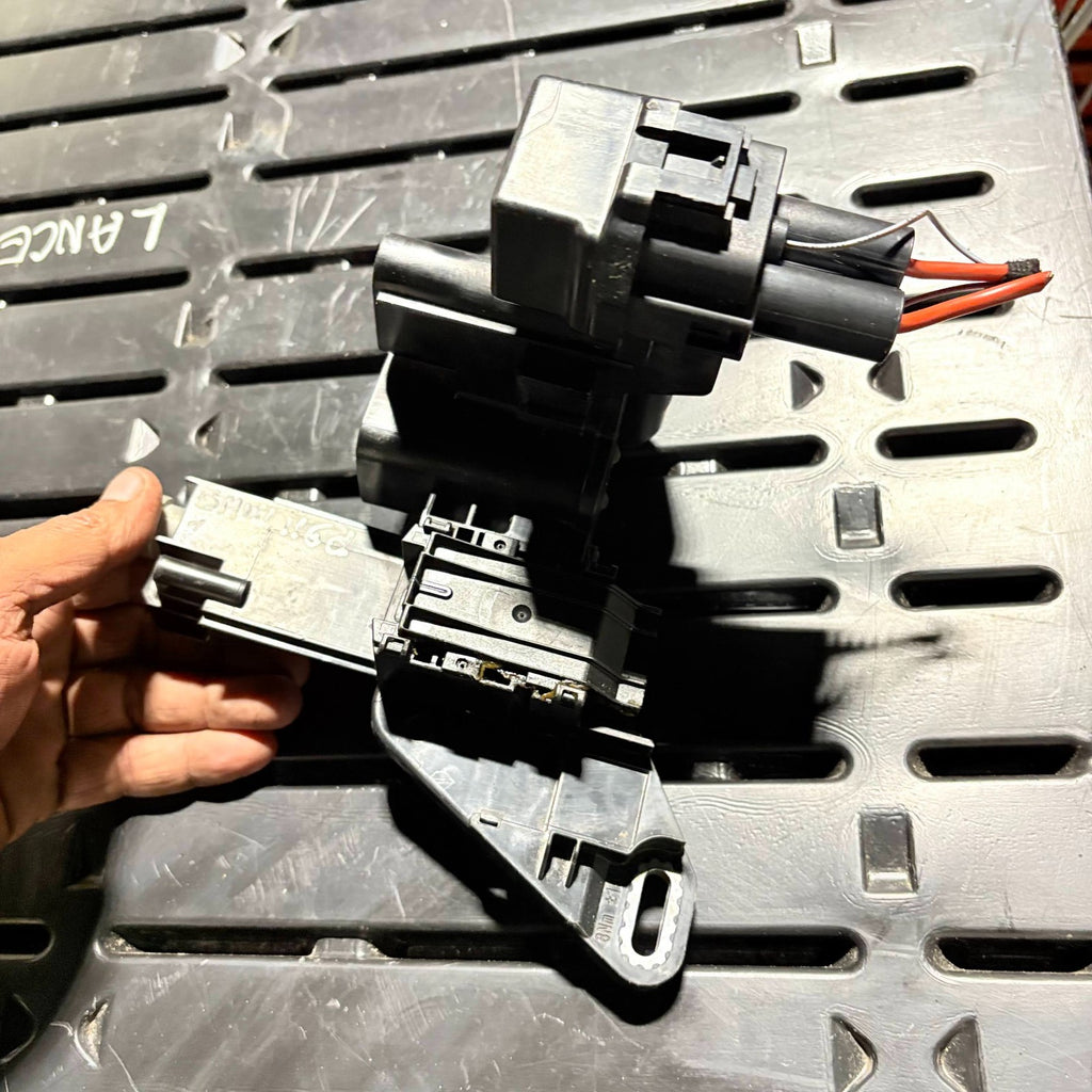 BMW Power Distributor Module 6806701 61146806701 F20 F21 F22 F30 F31 F32 F34