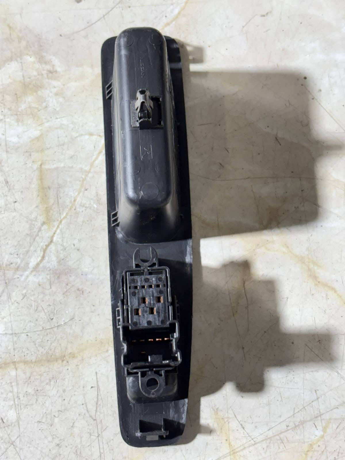 NISSAN QASHQAI J10 10-13 REAR PASSENGER LEFT DOOR WINDOW SWITCH TRIM 82951JD000