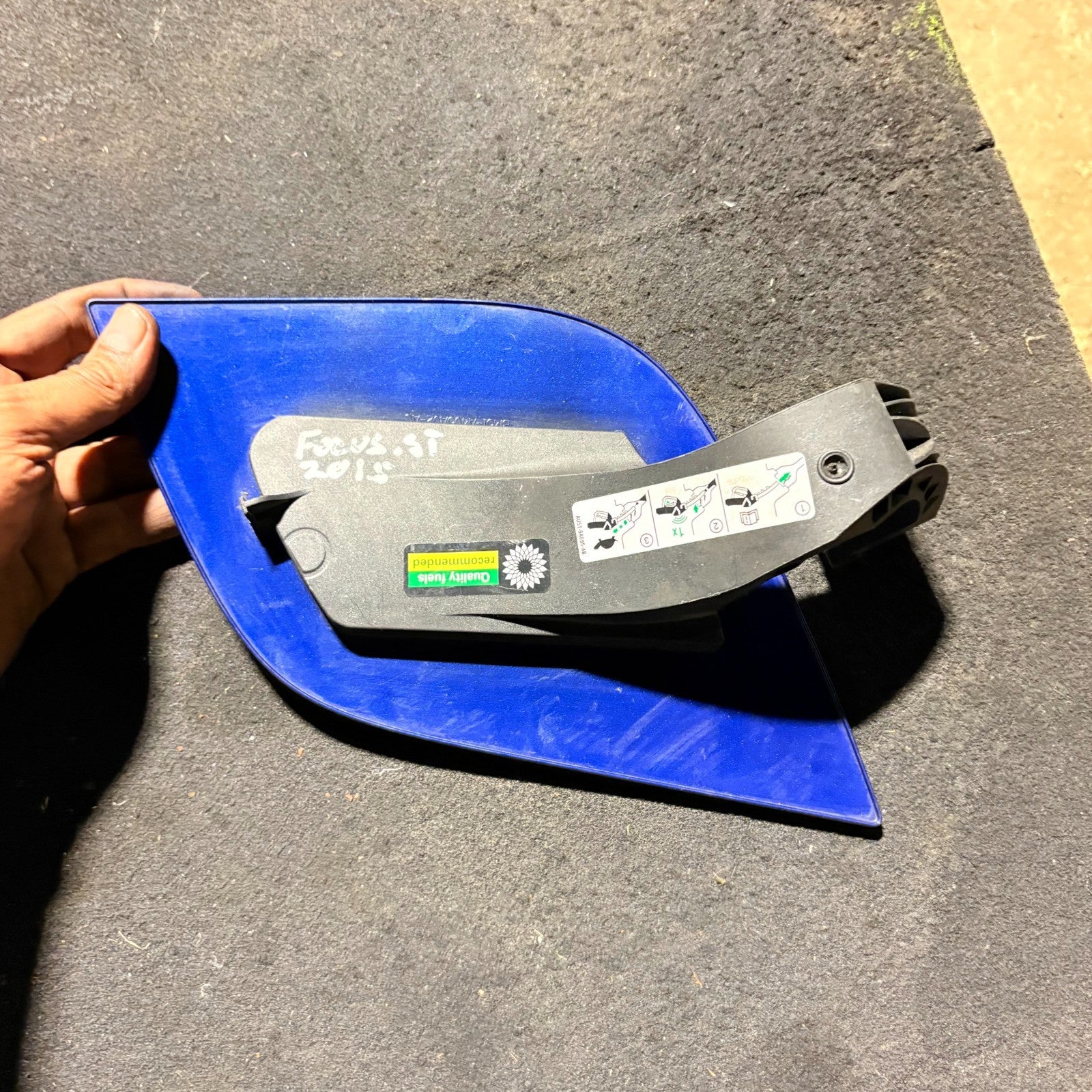 BM51-A405A02-AC FORD FOCUS FUEL FLAP BLUE 2015
