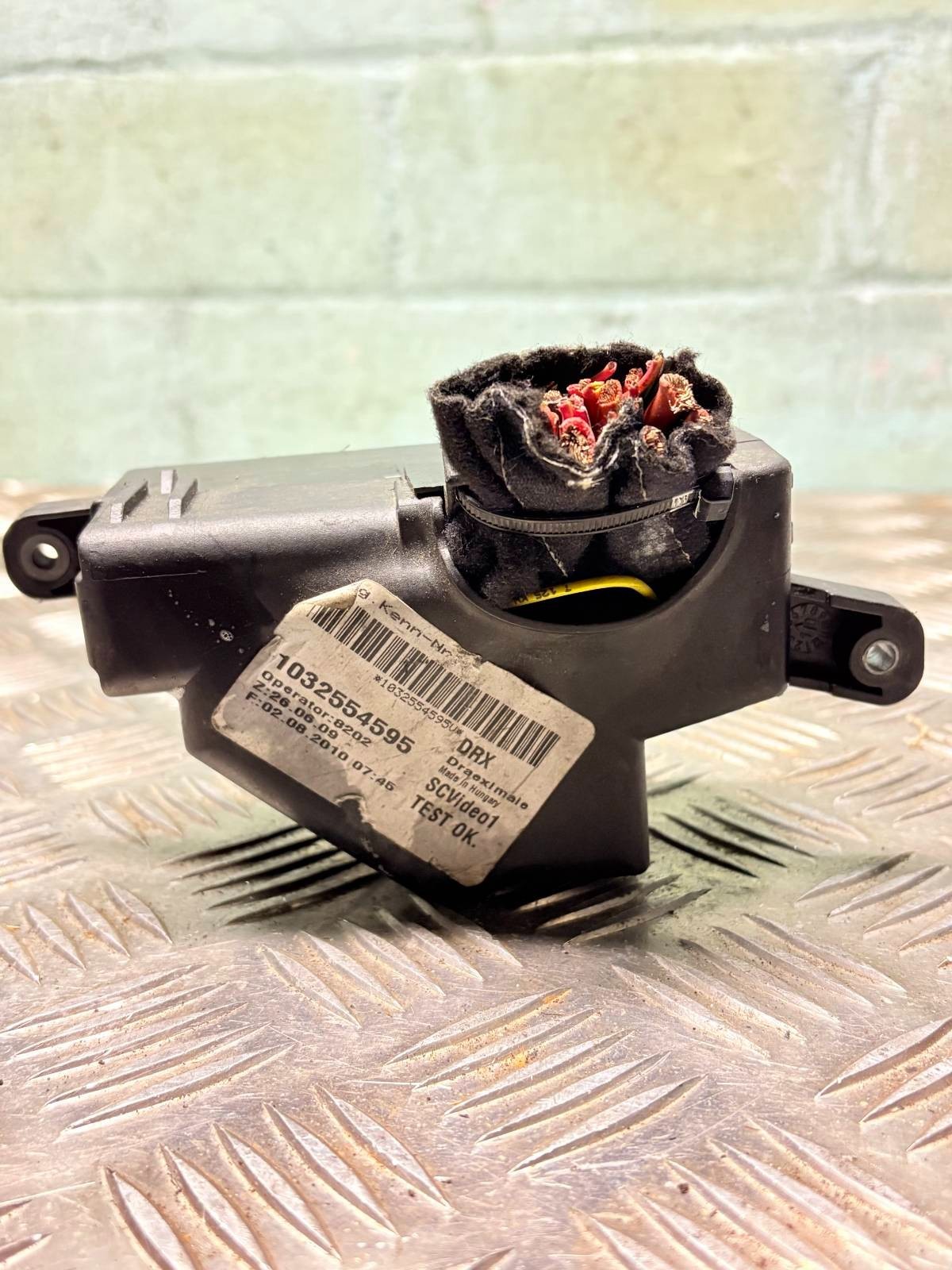 2008-2012 VOLKSWAGEN GOLF FUSE BOX 1032554595U