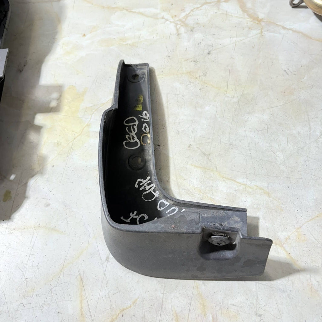 KIA EED JD 2012-2018 3DR FRONT LEFT PASSENGER MUD FLAP GUARD 86831A2500