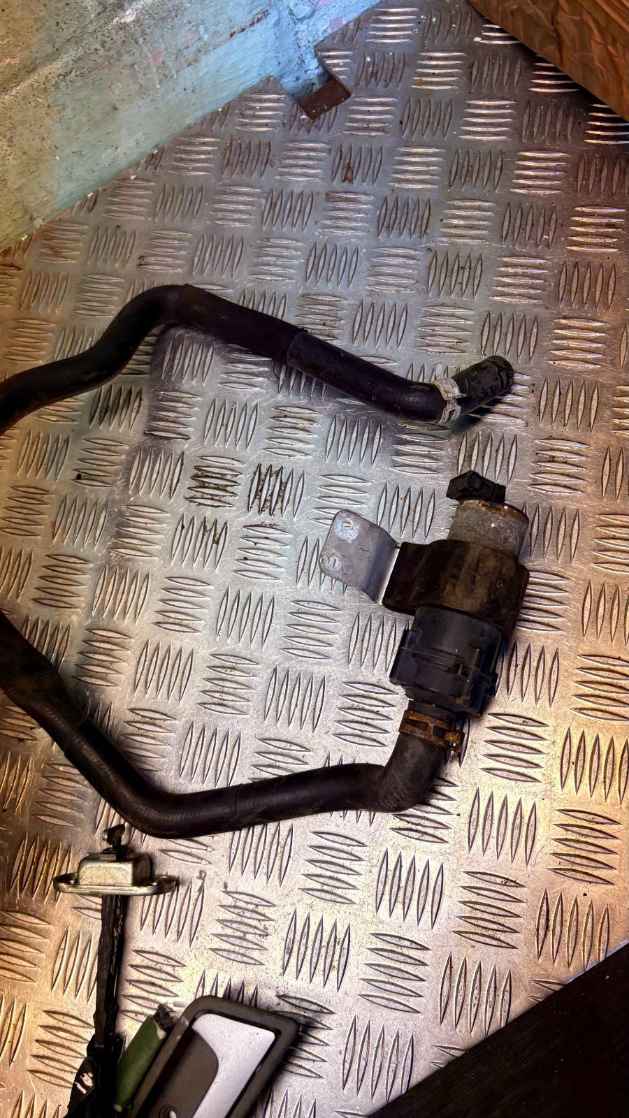 2004-2008 Chrysler Crossfire Auxiliary Water Pump