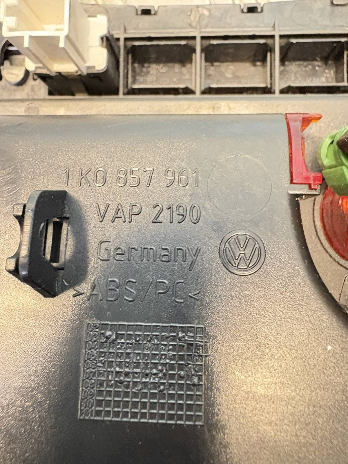 VW GOLF MK5 ASHTRAY SPACE LIGHTER SOCKET WITH SURROUND TRIM 1K0857961 2009