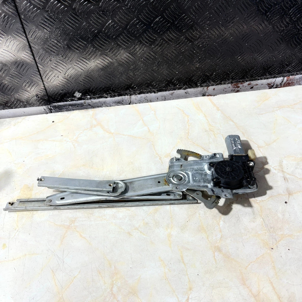 TOYOTA YARIS 1.3 5DR MK1 02-05 FRONT LEFT NSF WINDOW REGULATOR MOTOR 0130822018