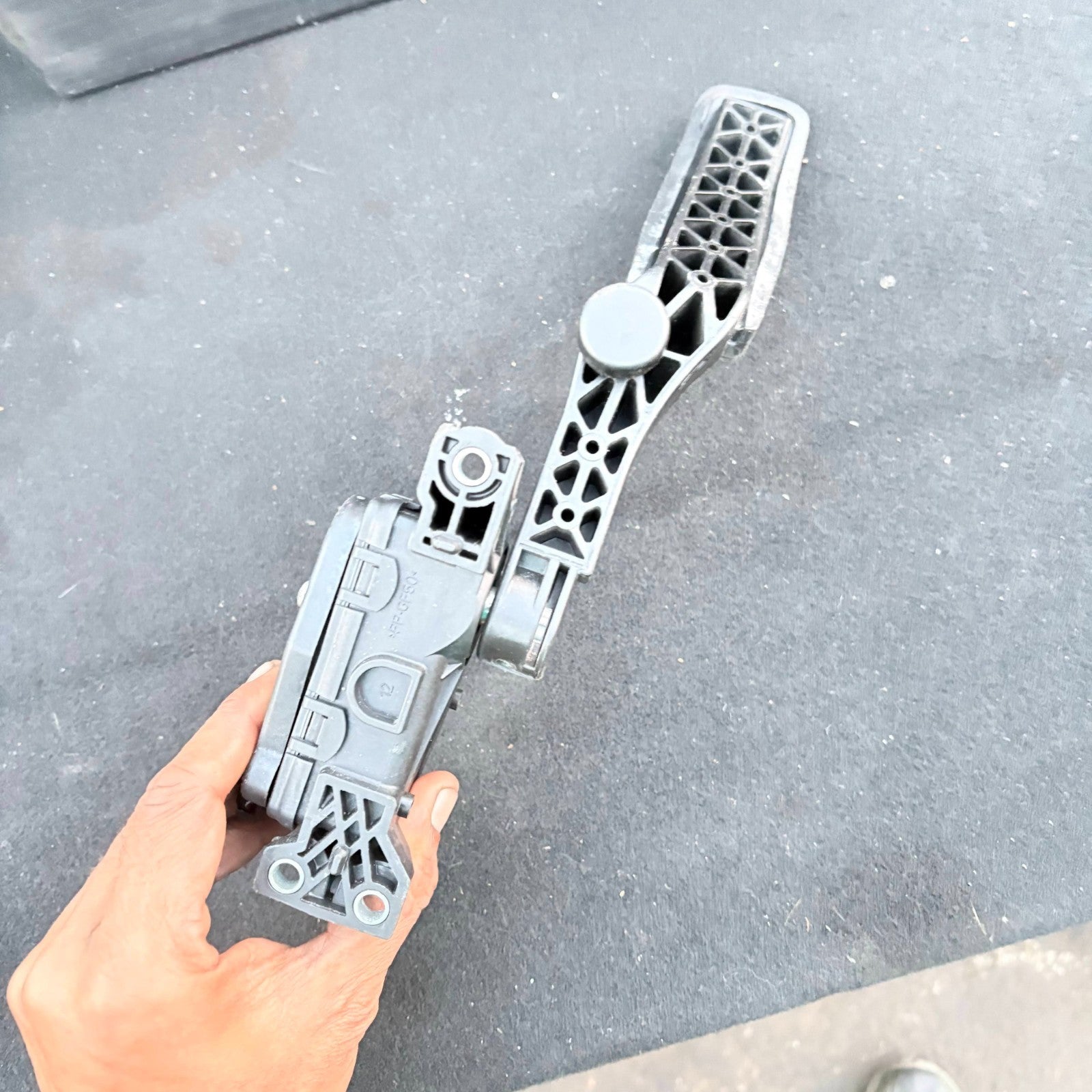 Porsche Cayenne Pedal Accelerator Throttle 7L0 723 507 E 2008