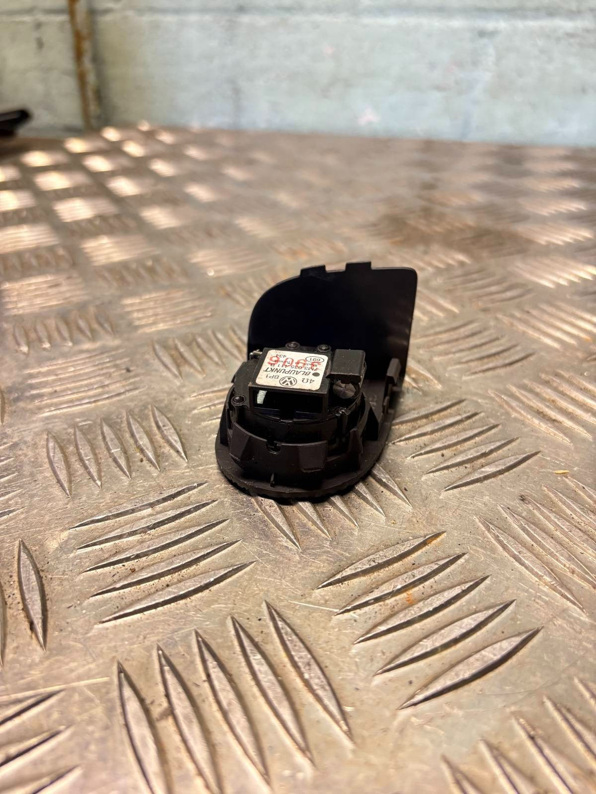 2007 VW SHARAN 5DR REAR RIGHT DOOR TWEETER SPEAKER 7M3035411B