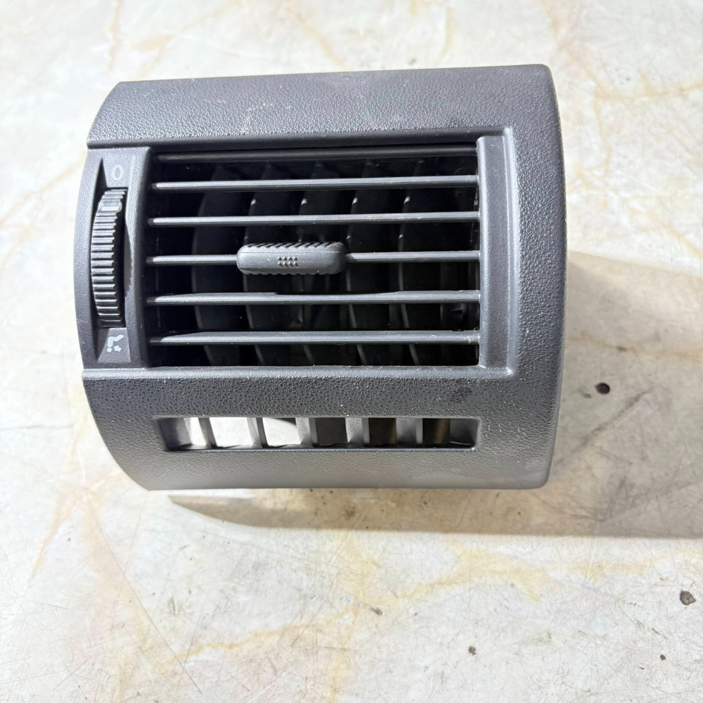 05-2012 VW FOX NSF PASSENGER SIDE DASH AIR VENT 5Z0819703