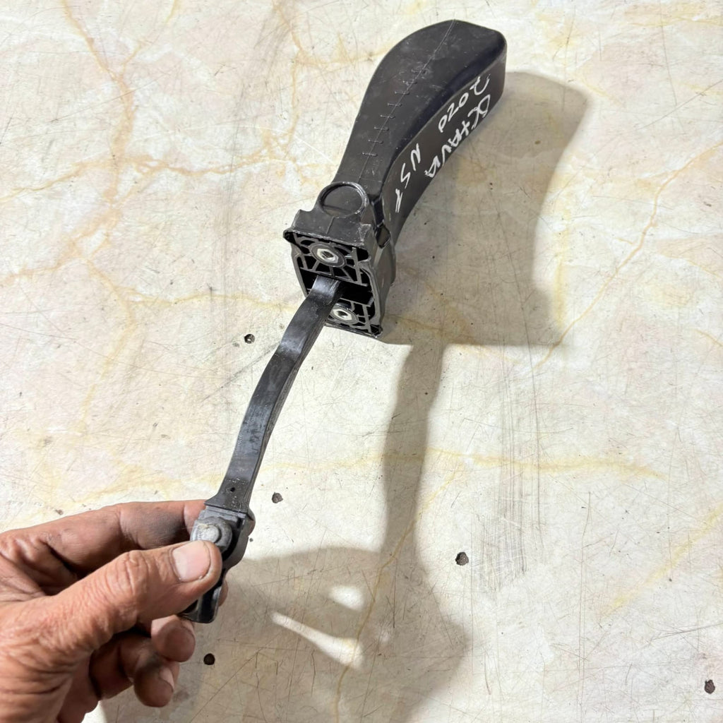 SKODA OCTAVIA MK3 PASSENGER FRONT DOOR CHECK STRAP 5E0837267A NSF