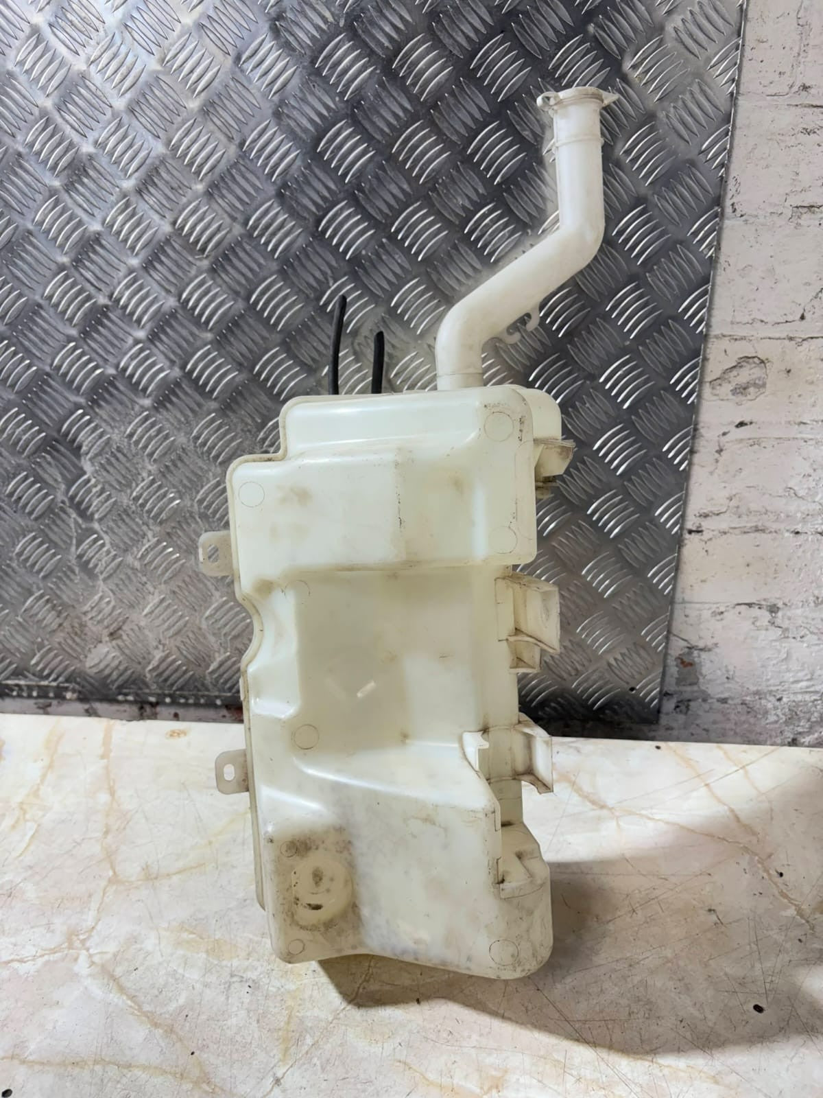 MITSUBISHI COLT CZ1WASHER BOTTLE RESERVOIR3DR MN105383WINDOW WASH PUMP08-13 2011