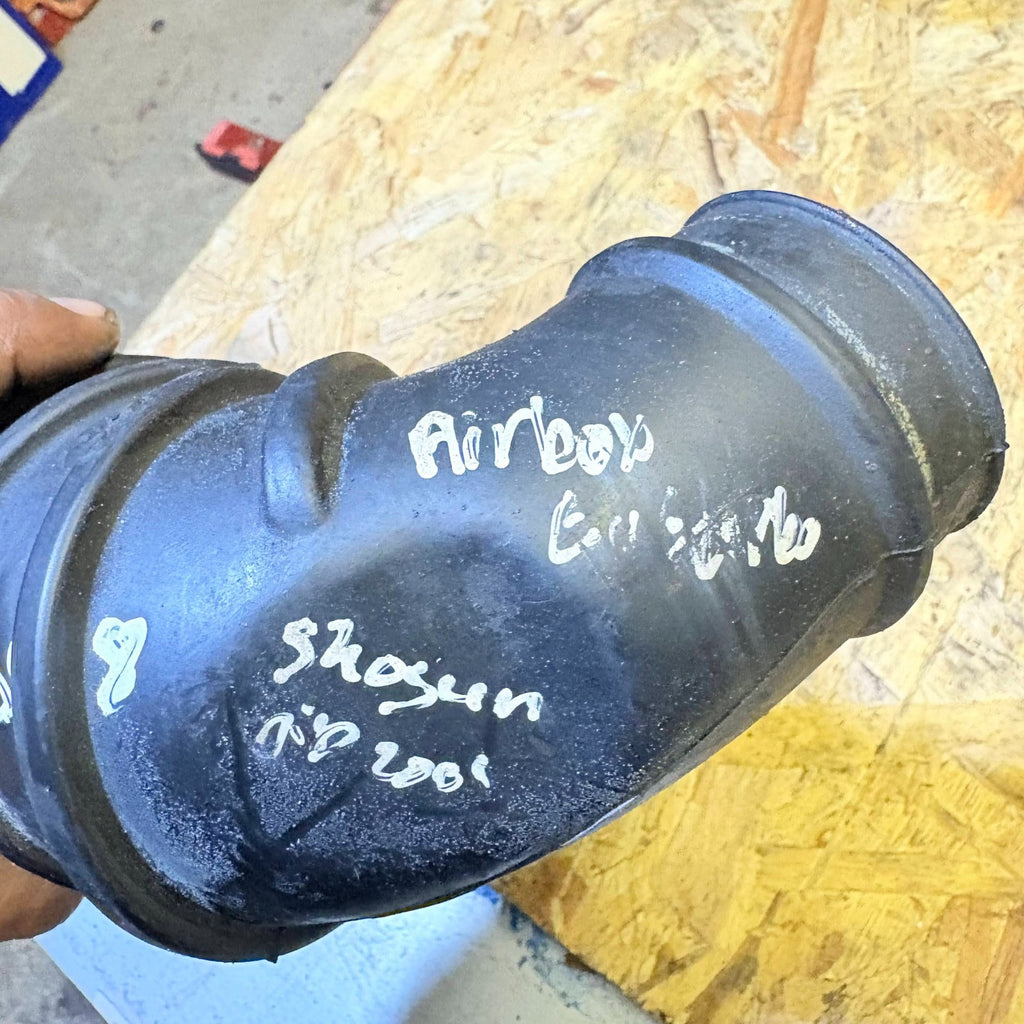 Mitsubishi Shogun 2001 AIR INTAKE PIPE HOSE