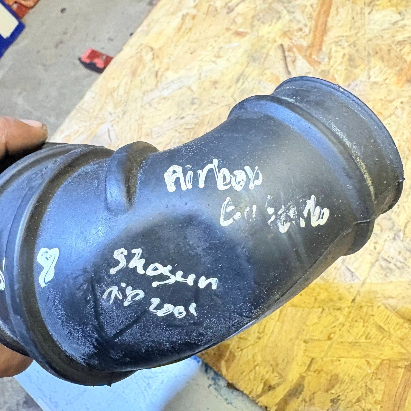 Mitsubishi Shogun 2001 AIR INTAKE PIPE HOSE