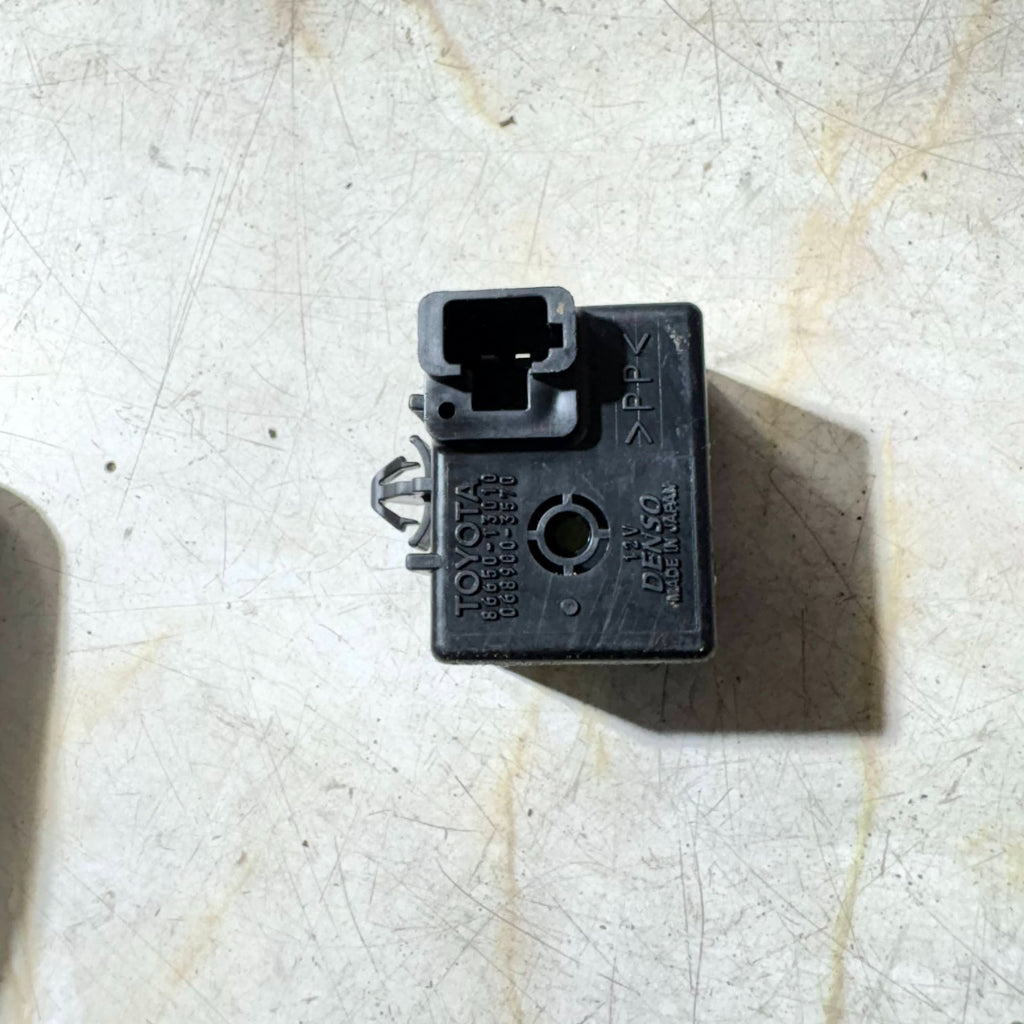 TOYOTA AVENSIS Relay 8665013010