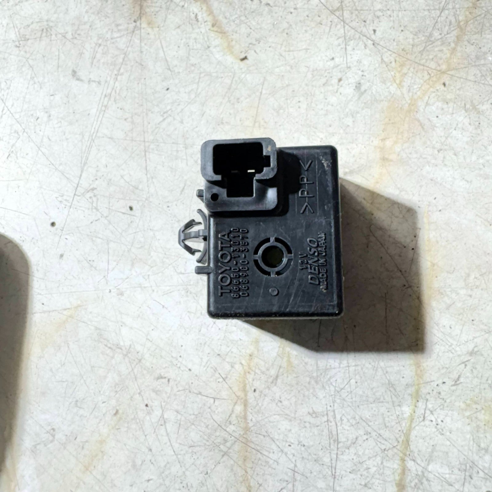 TOYOTA AVENSIS Relay 8665013010