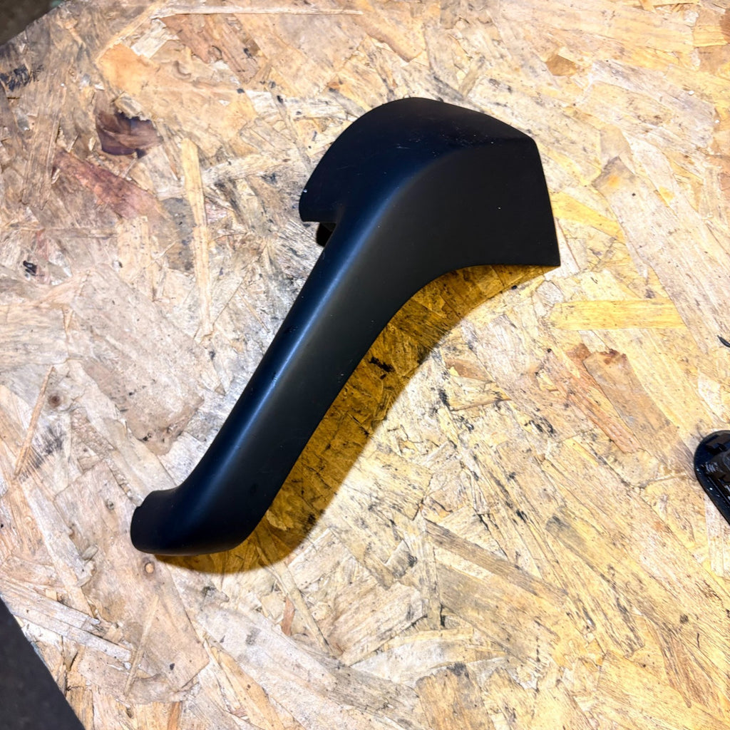 VW GOLF 2008-2012 Mk6 PASSENGER SIDE FRONT INNER DOOR PULL TRIM 1K0868039A