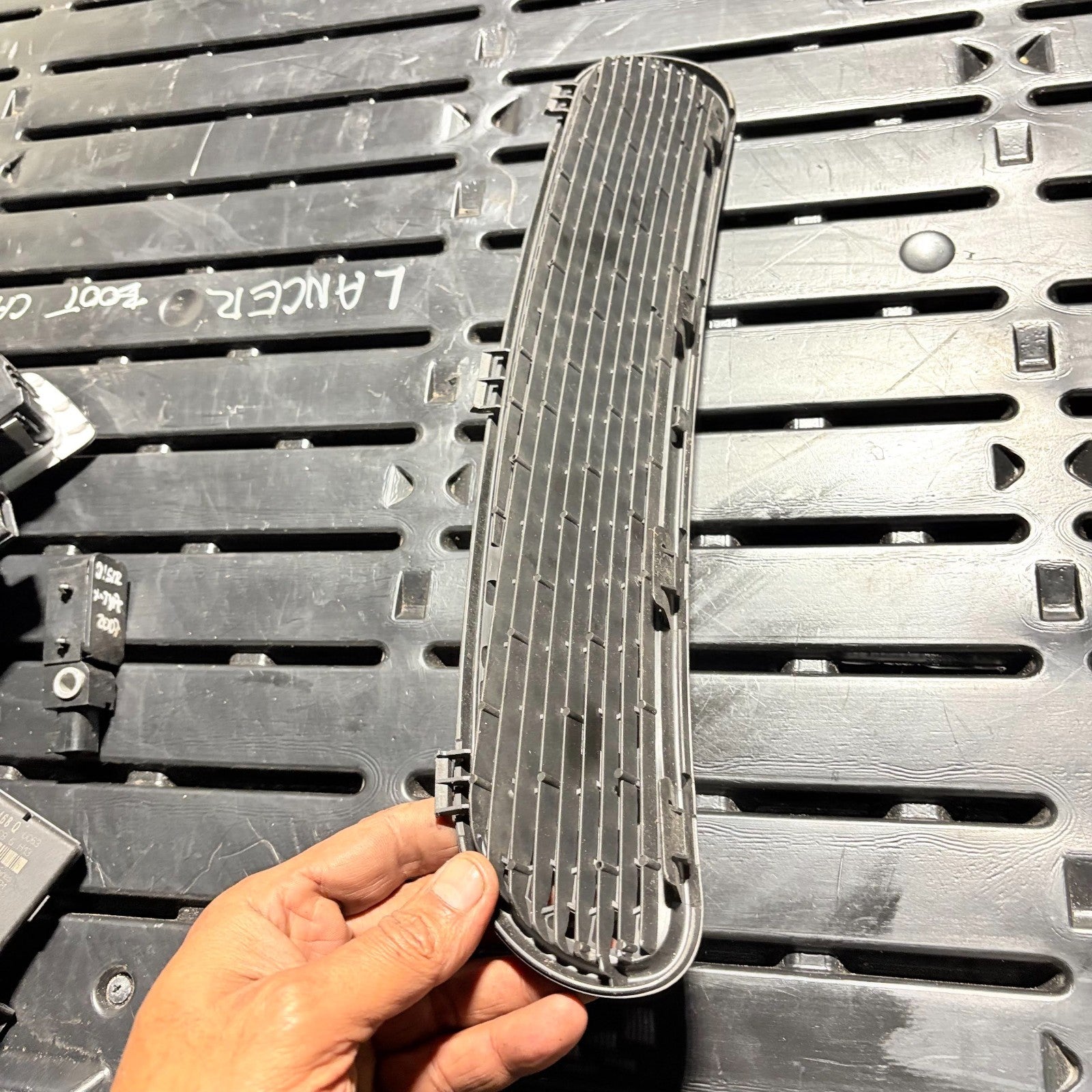 MINI Drivers Front Scuttle Panel Grill Grille for R50 R52 R53 7122506