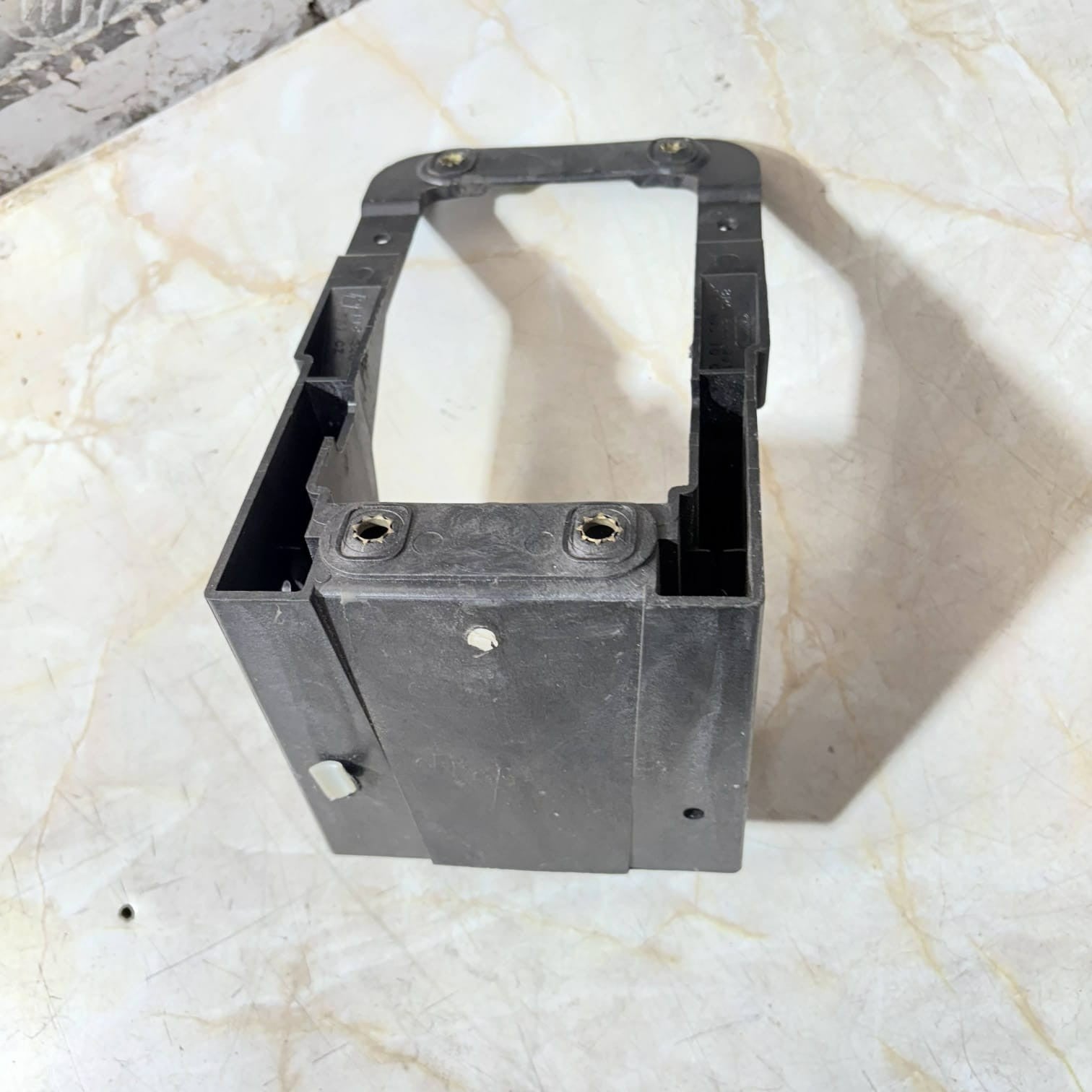 AUDI A3 8P 5DR GEAR LEVER PLASTIC BRACKET 8P0863531A (2010)