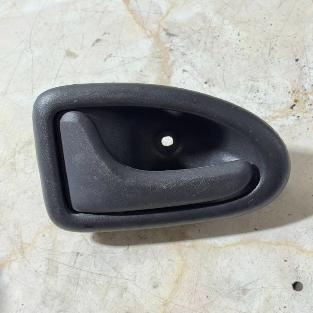 RENAULT TRAFIC/VAUXHALL VIAVARO 2700 LEFT REAR INTERIOR DOOR HANDLE 7700432707