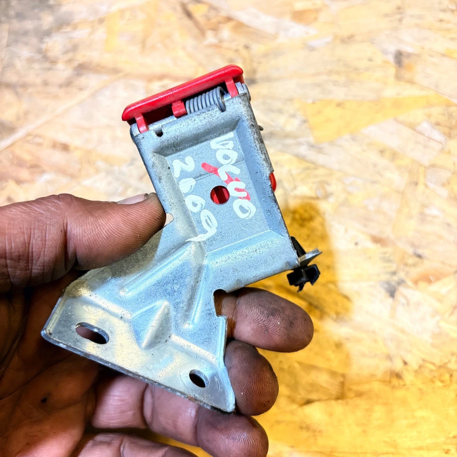 2009 VOLVO V50 S40 BONNET RELEASE PULL HANDLE