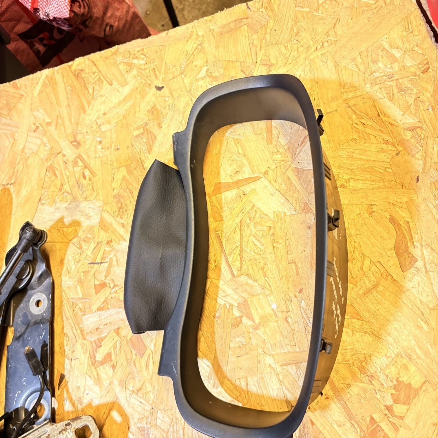 SKODA FABIA MK2 INSTRUMENT CLUSTER SPEEDO SURROUND TRIM 5J2857053A 2008
