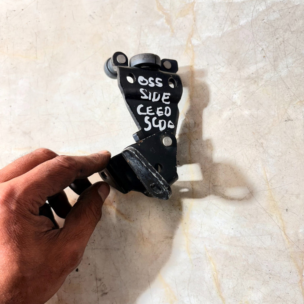 FIAT SCUDO SLIDING DOOR MIDDLE HINGE DRIVERS (O/S) MK1 FACELIFT (2000-2006)